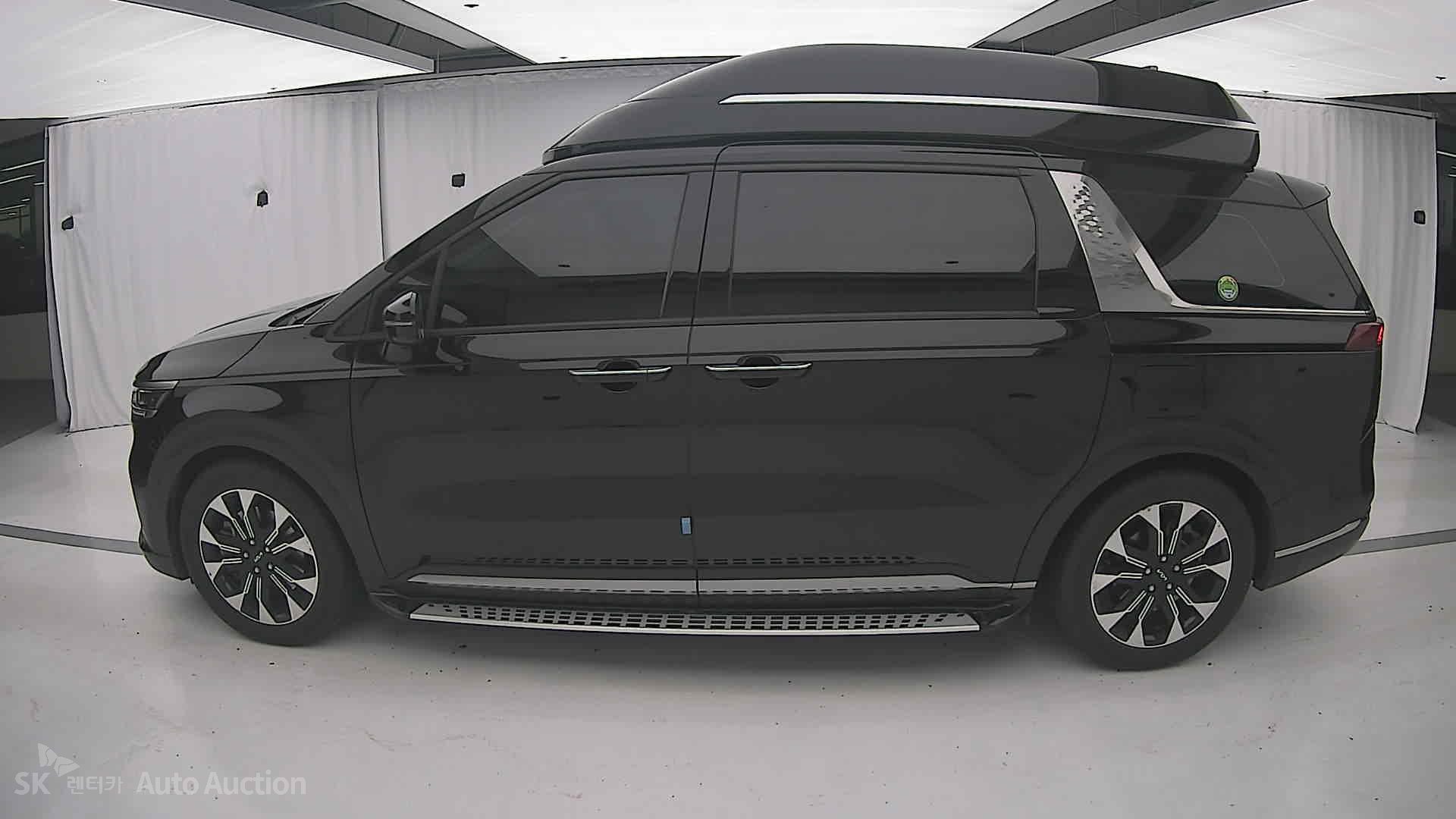 2023 - kia carnival