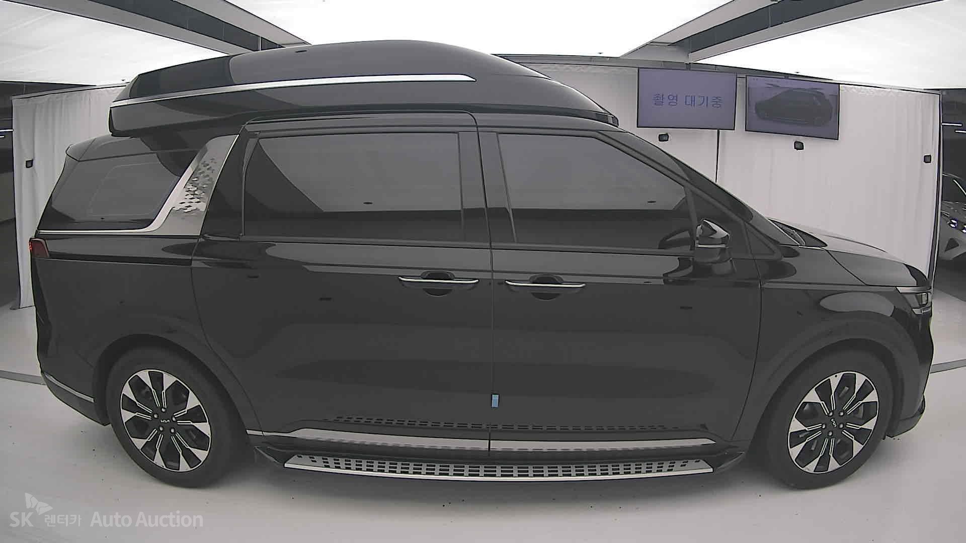 2023 - kia carnival