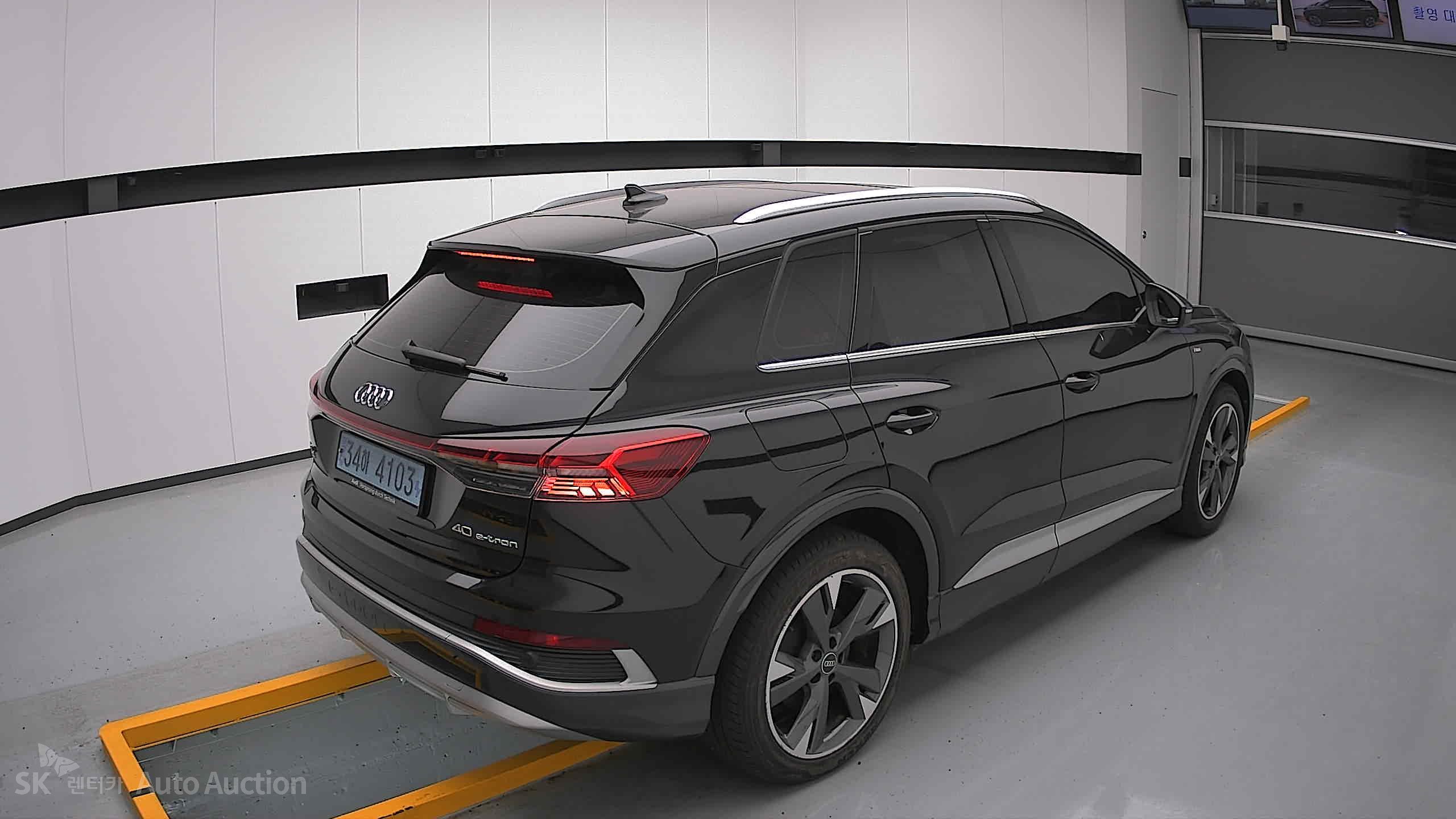 2022 - audi q4