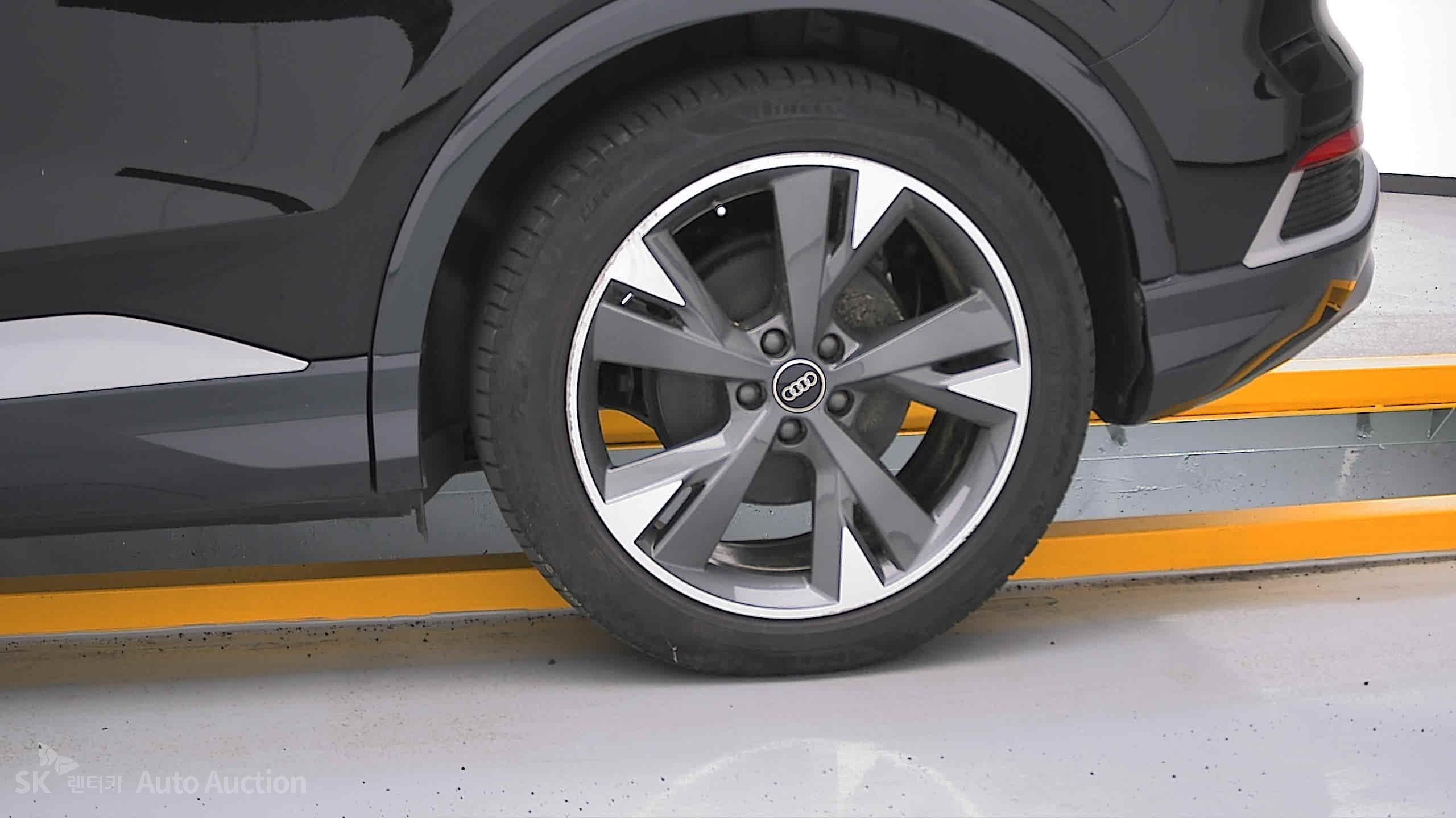 2022 - audi q4