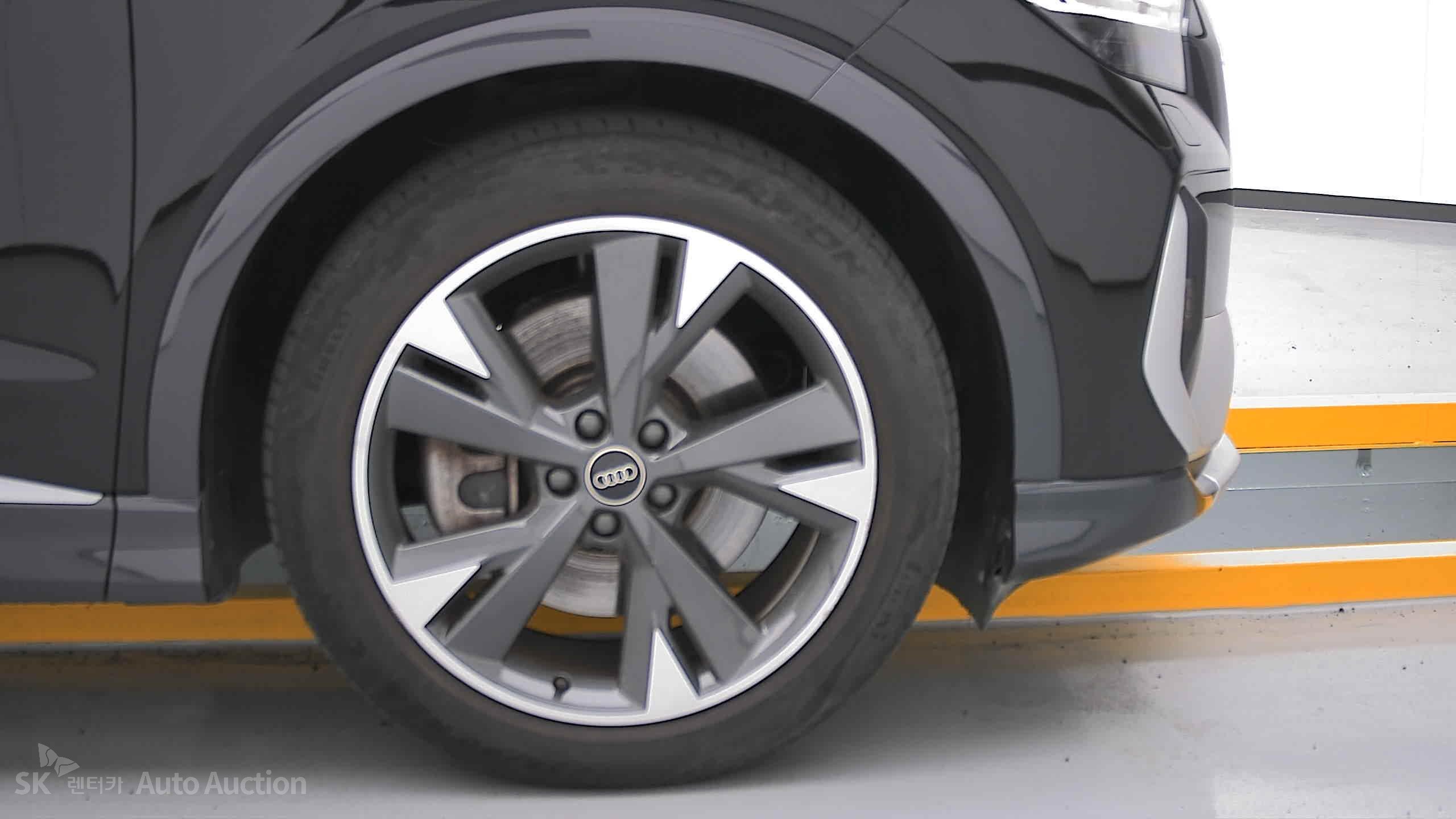 2022 - audi q4