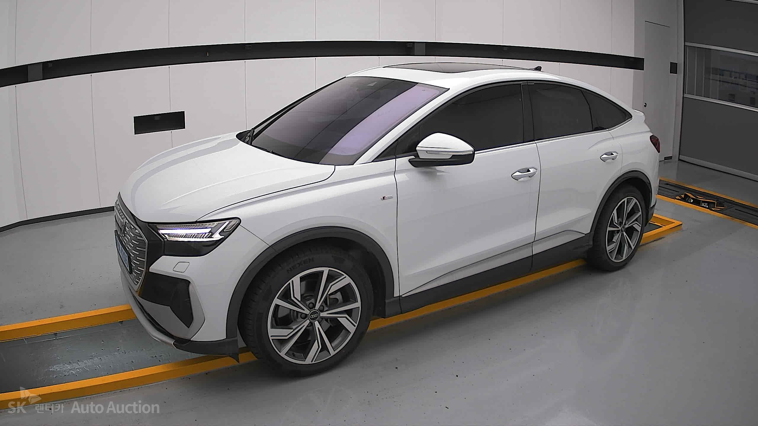 2022 - audi q4