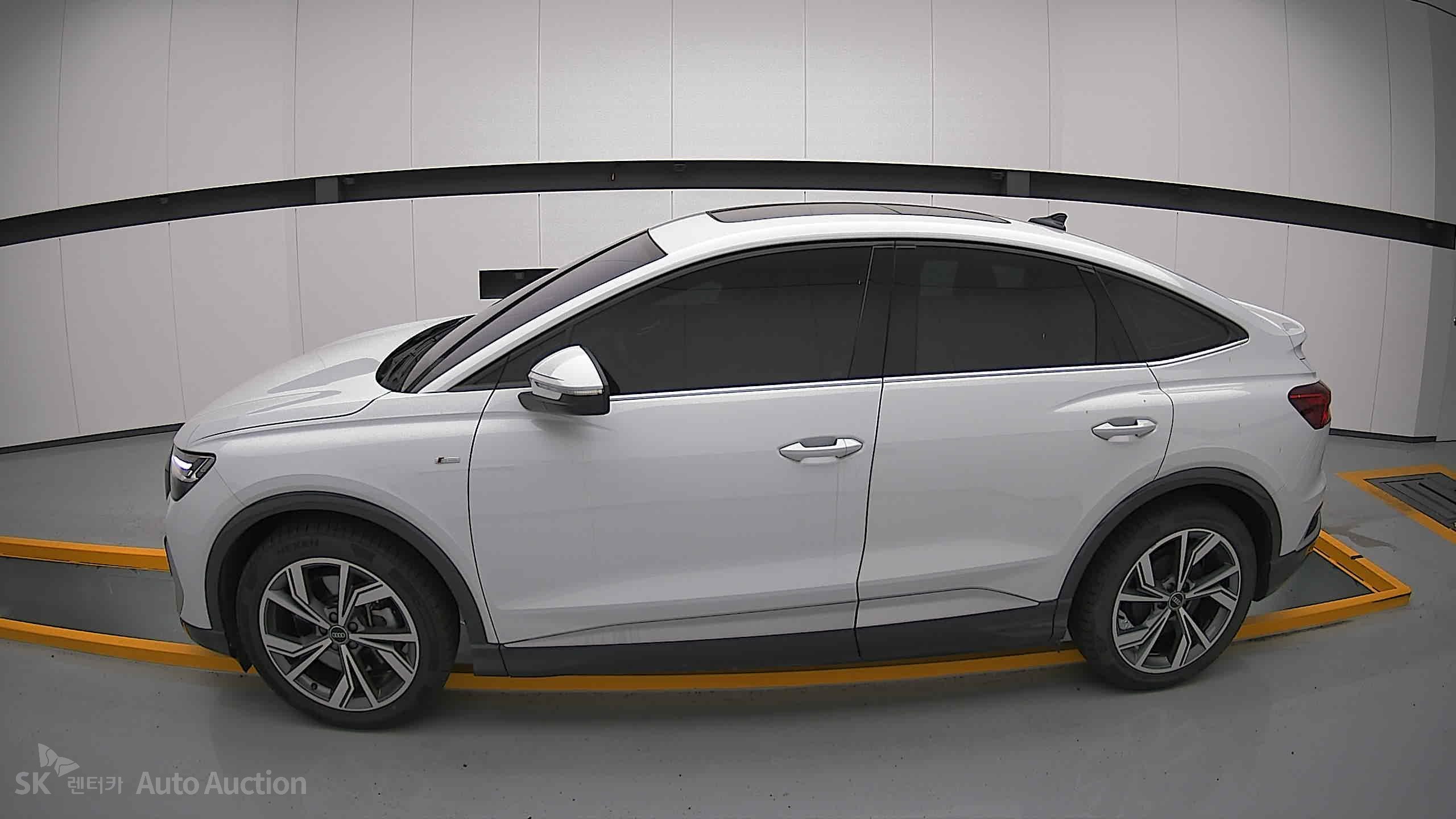 2022 - audi q4
