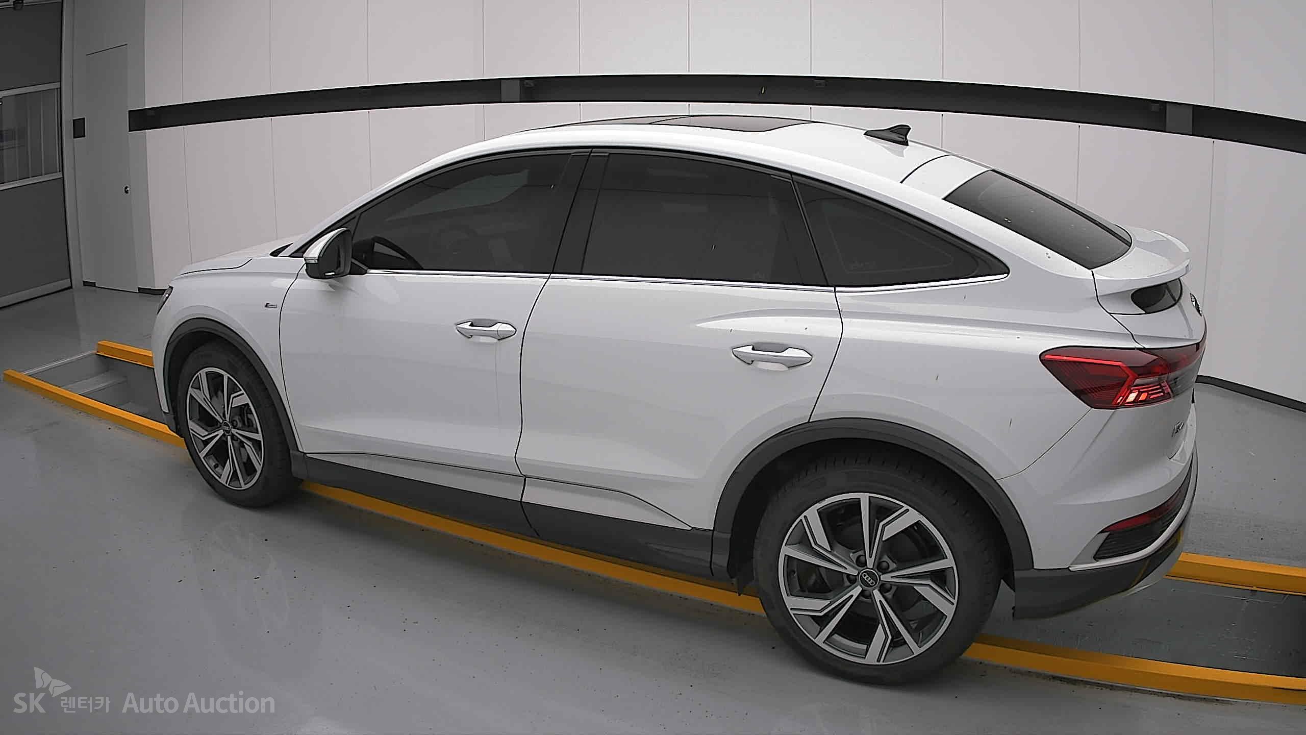 2022 - audi q4