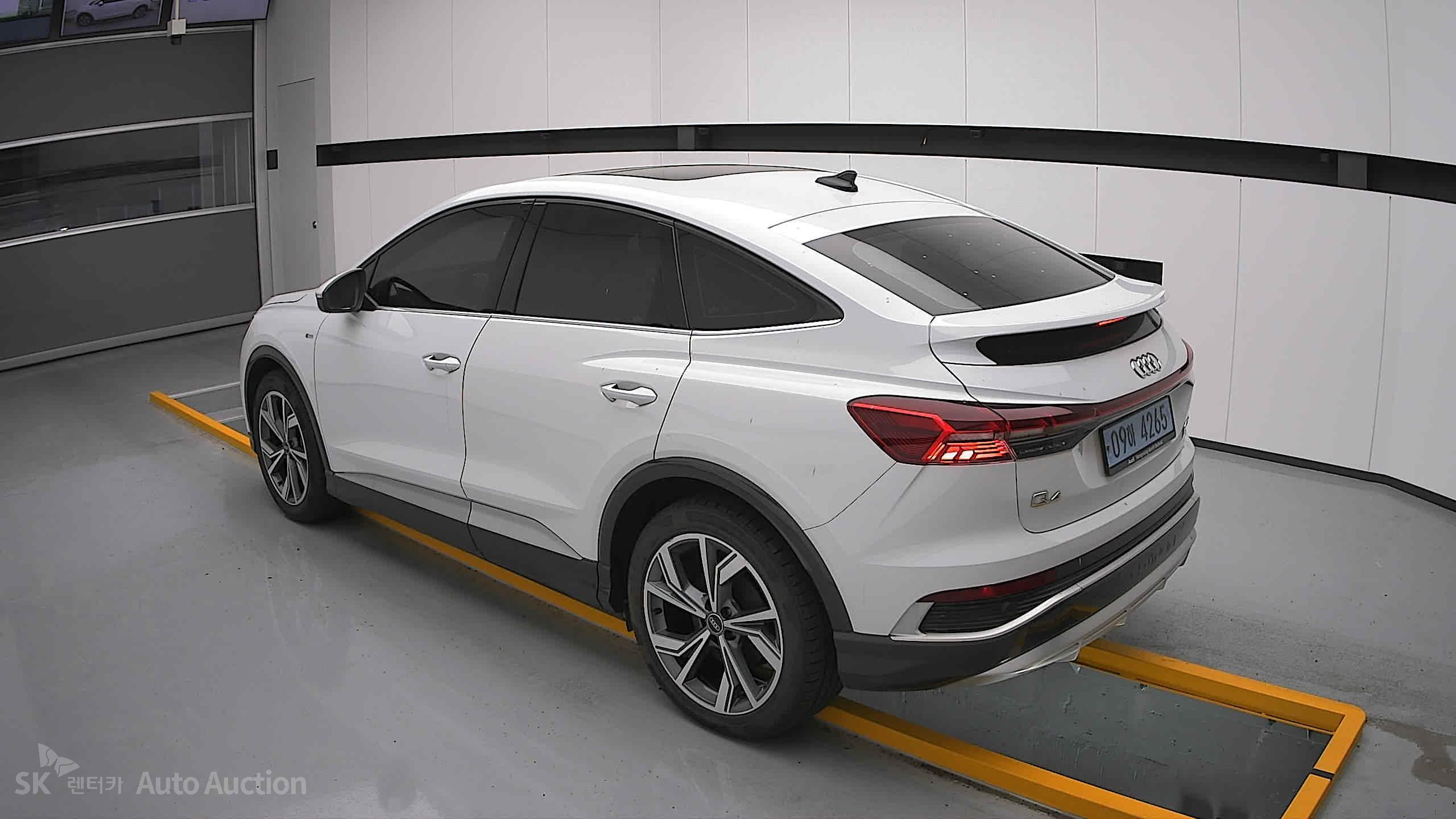 2022 - audi q4
