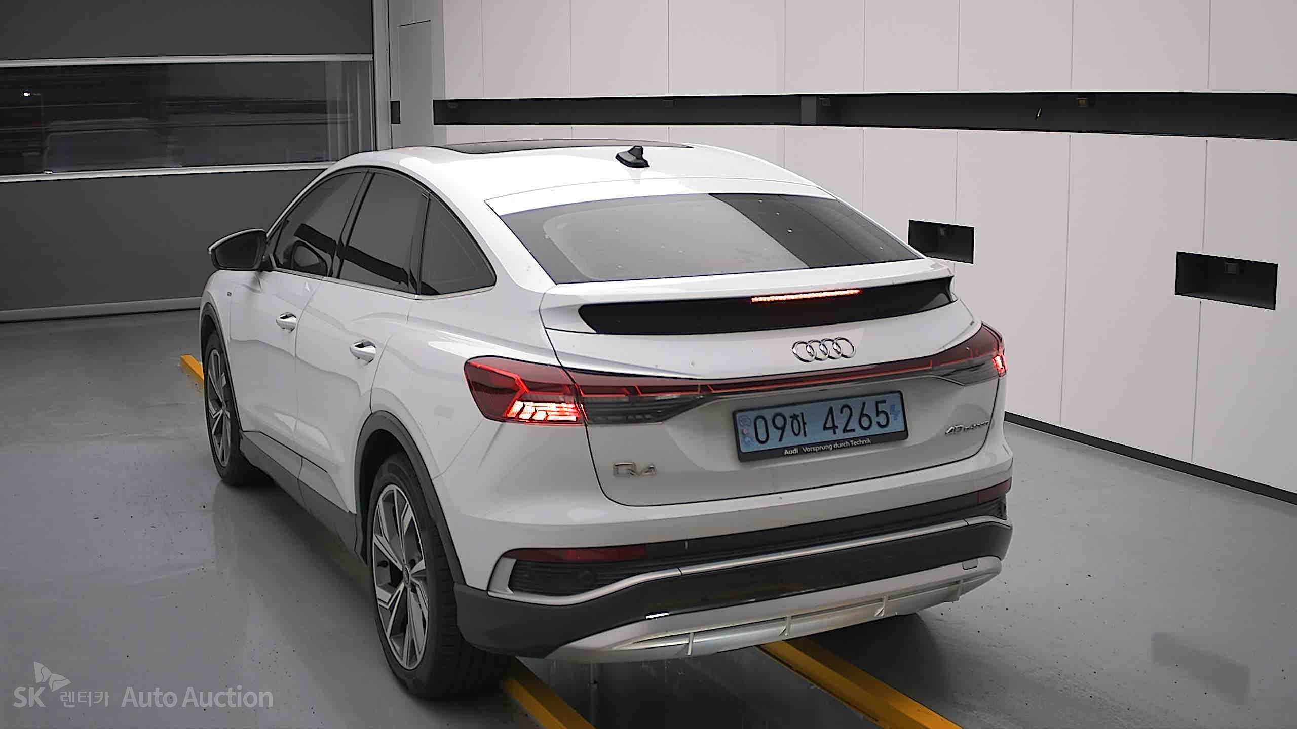 2022 - audi q4