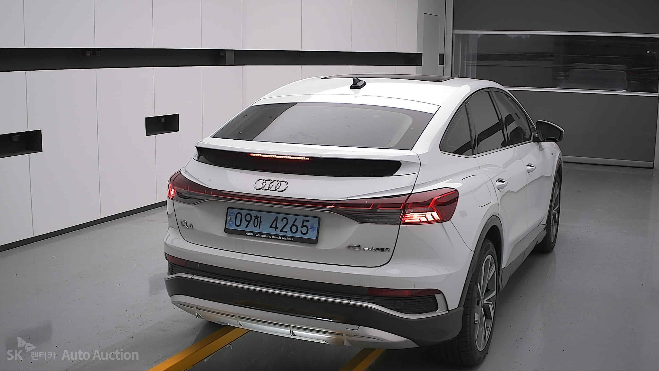 2022 - audi q4
