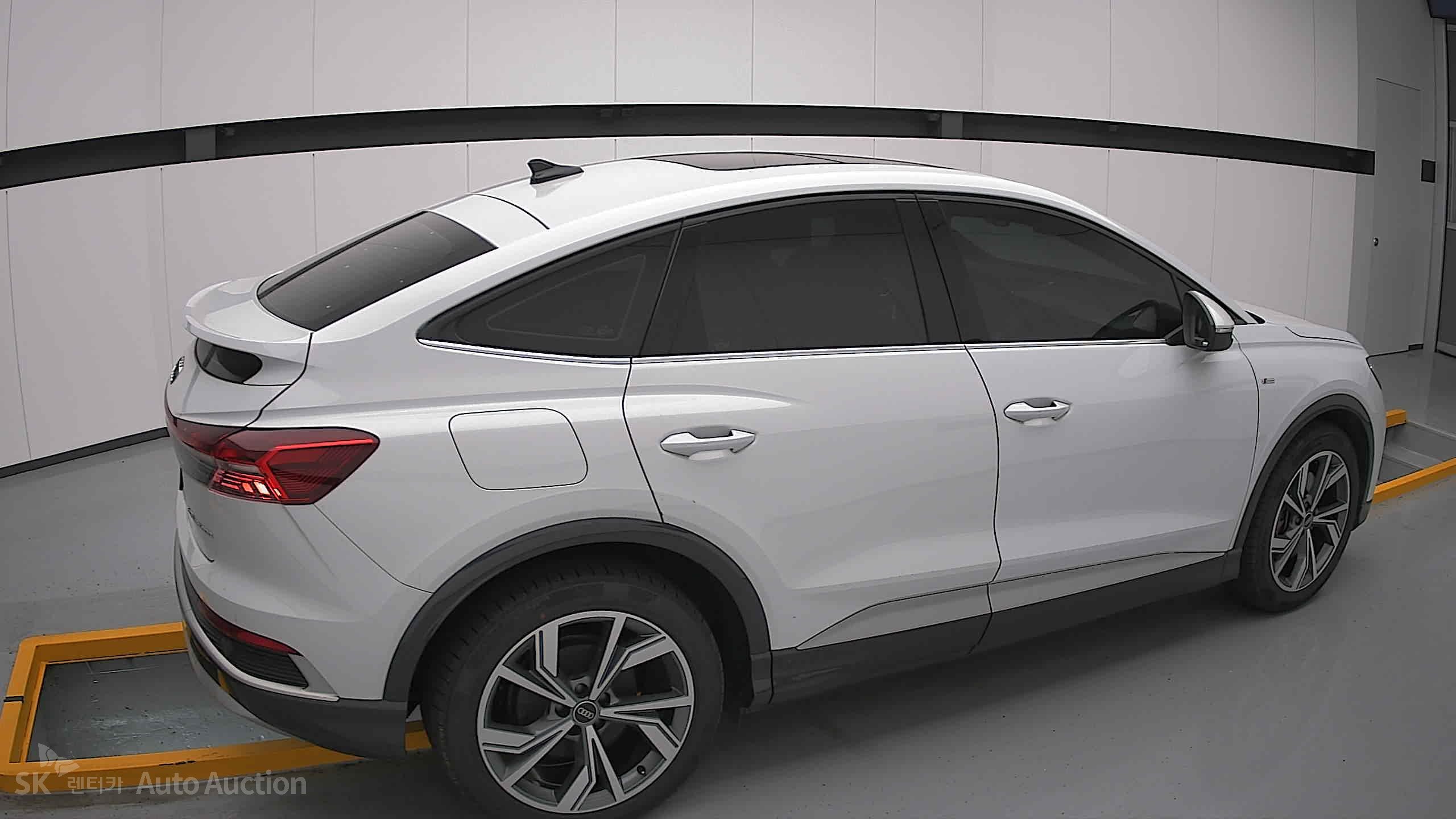 2022 - audi q4