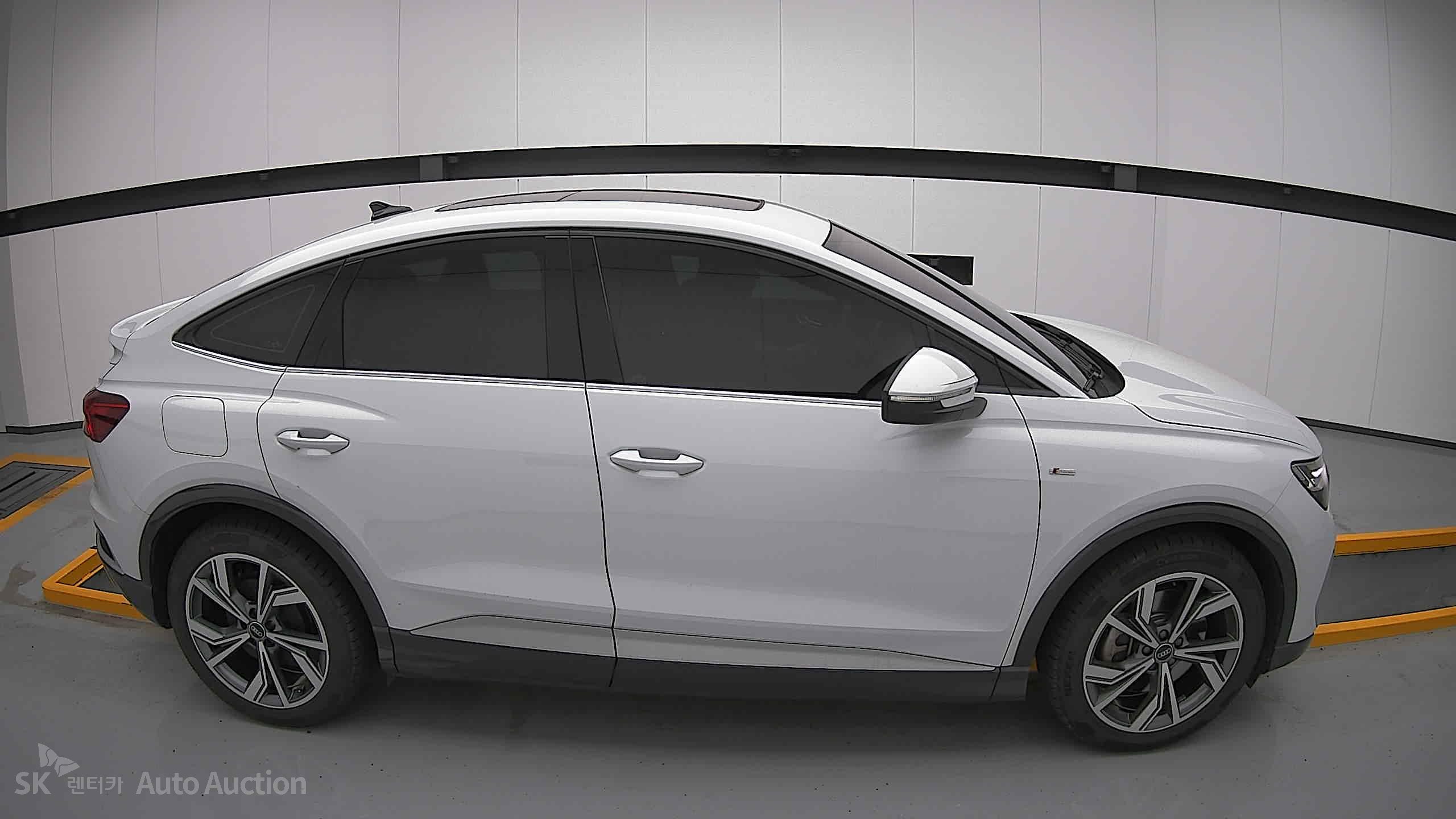 2022 - audi q4