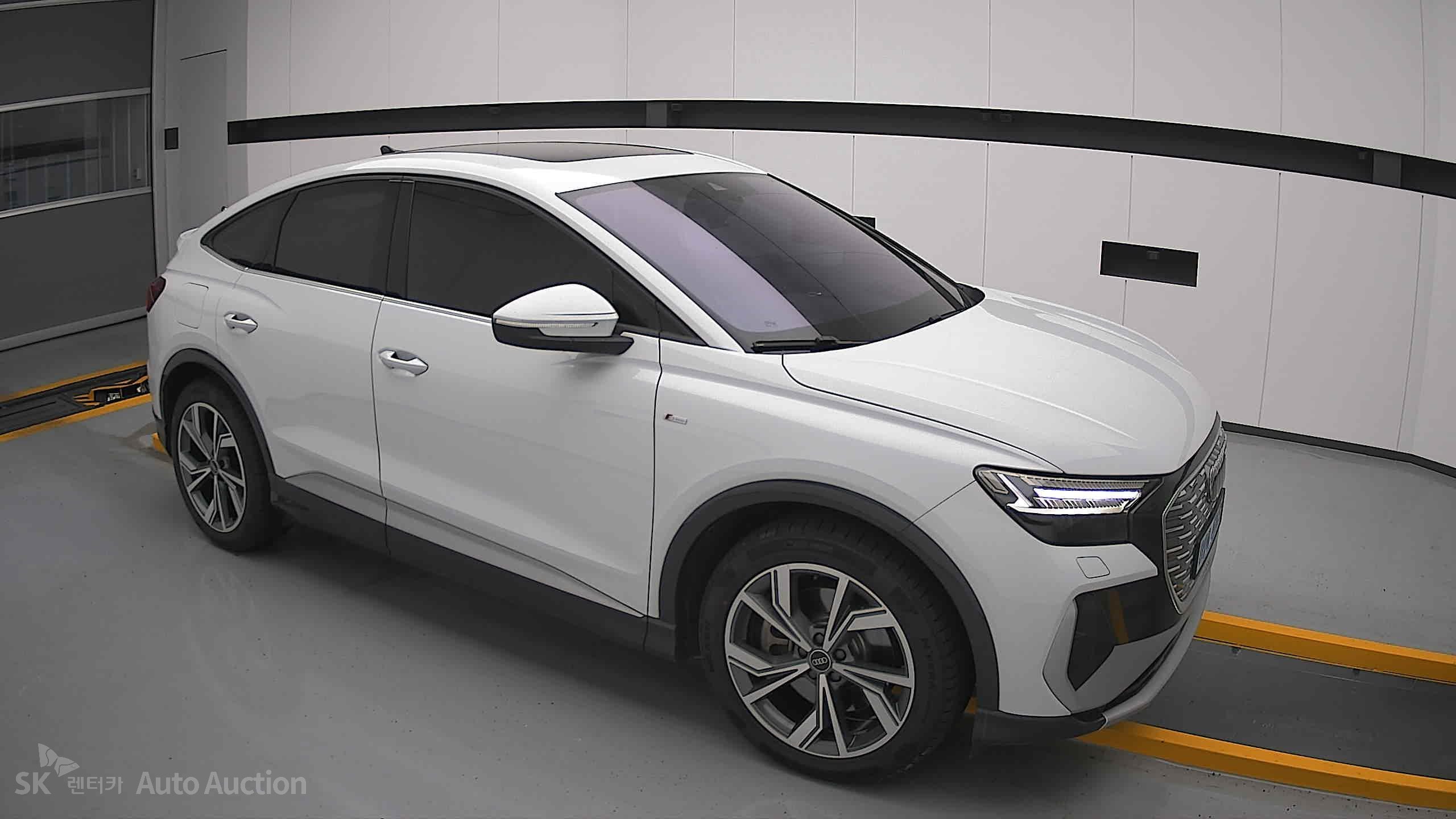2022 - audi q4