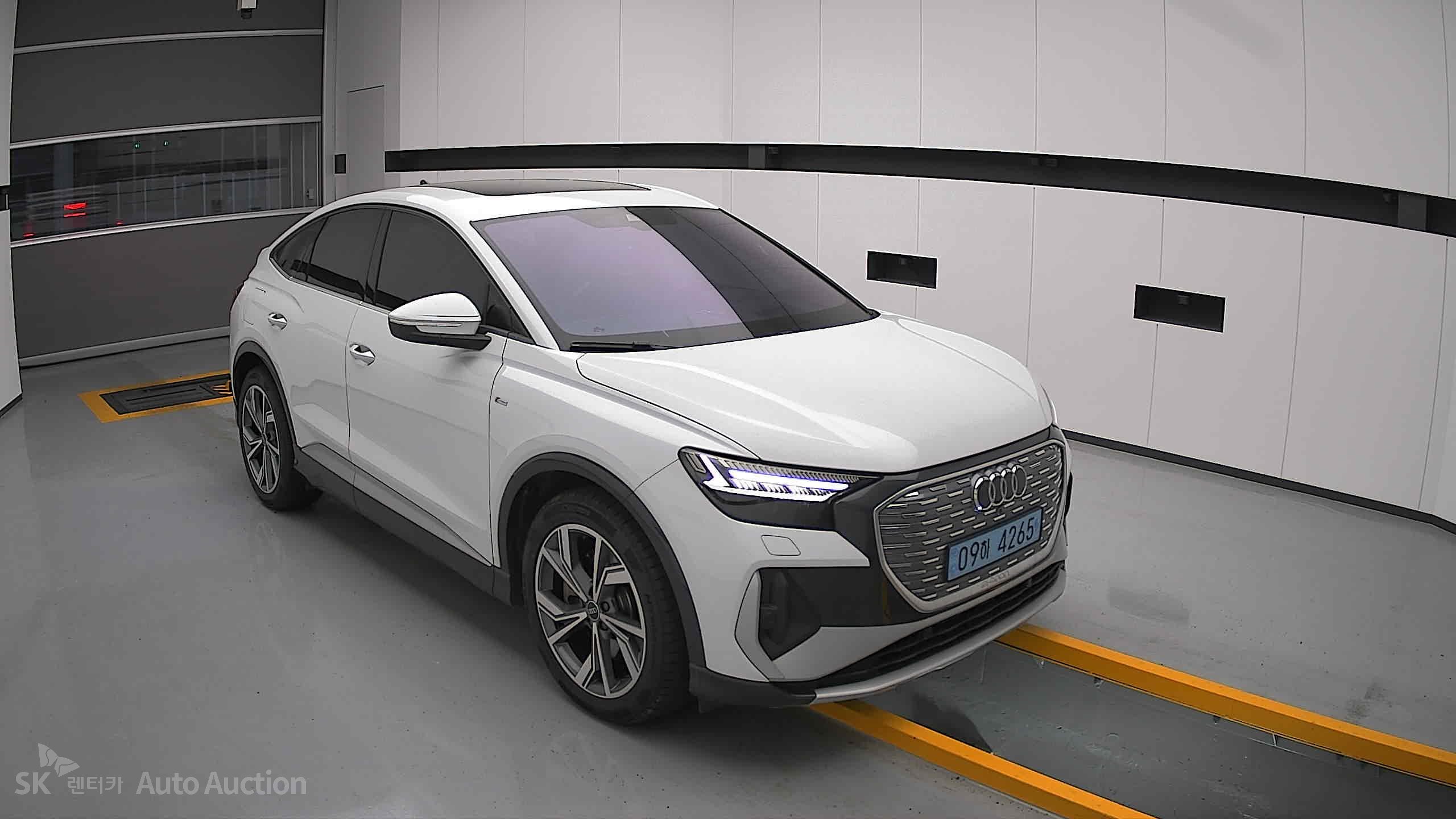 2022 - audi q4