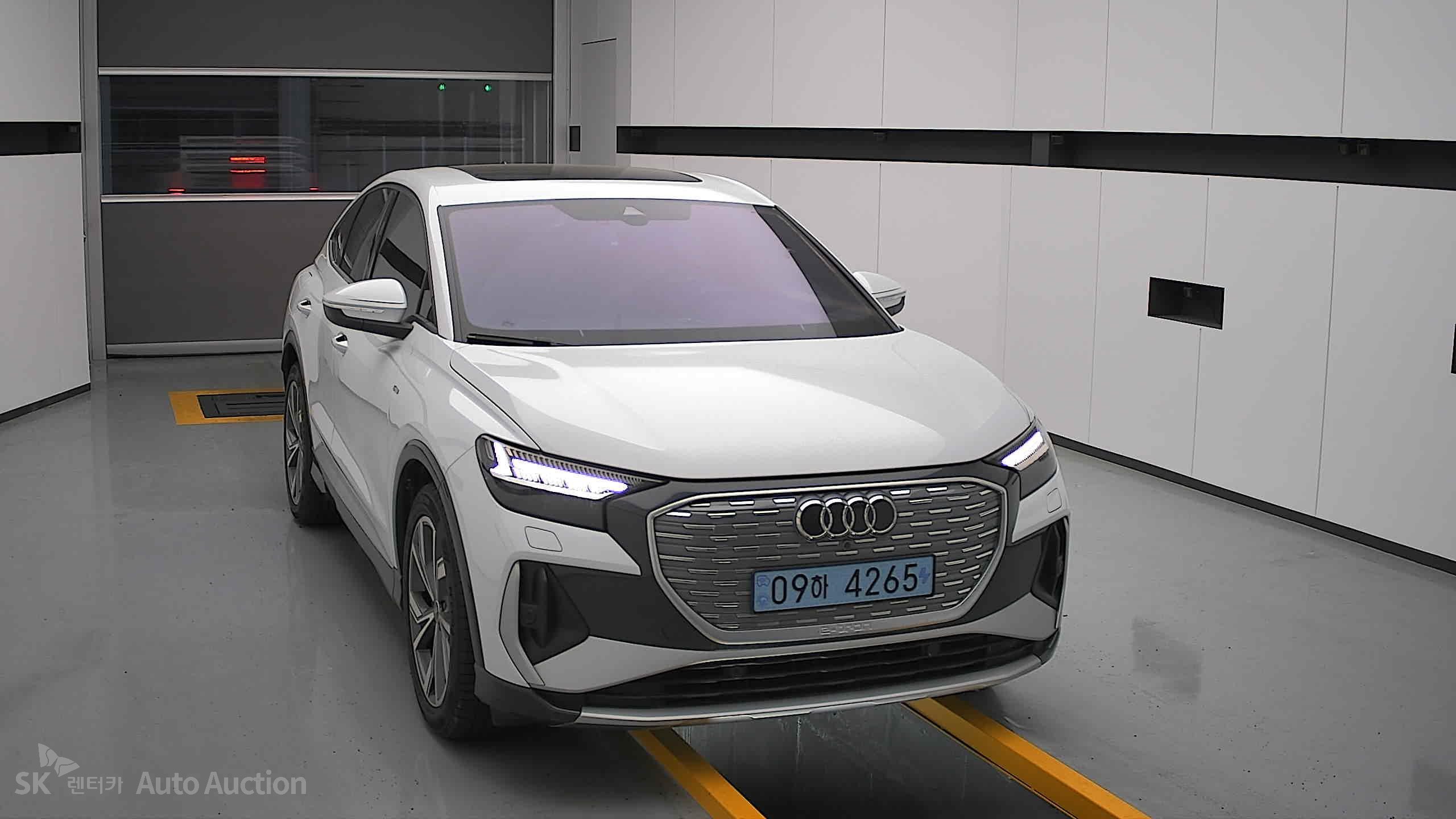 2022 - audi q4