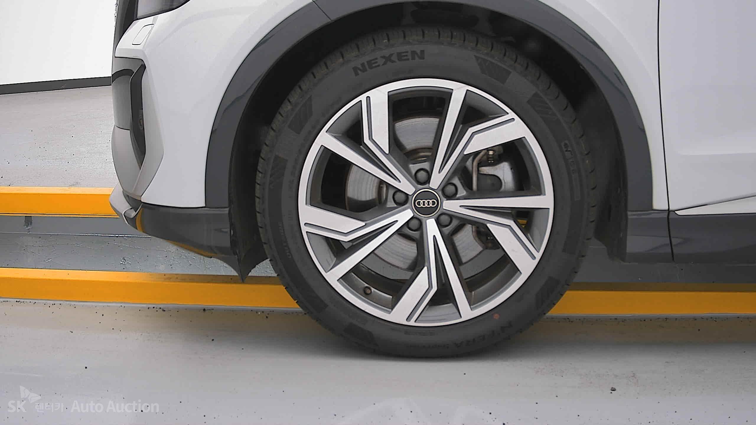 2022 - audi q4