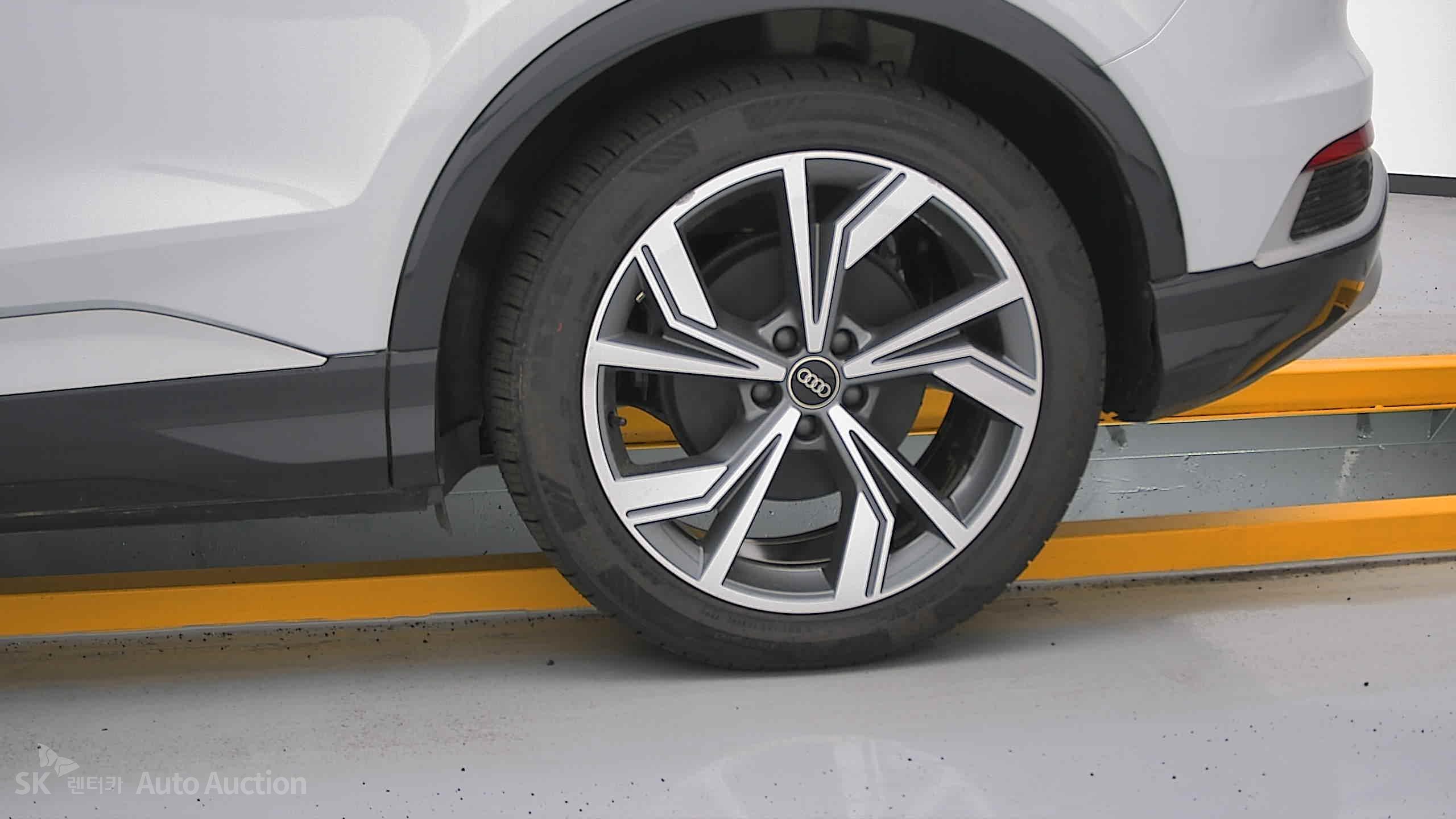 2022 - audi q4