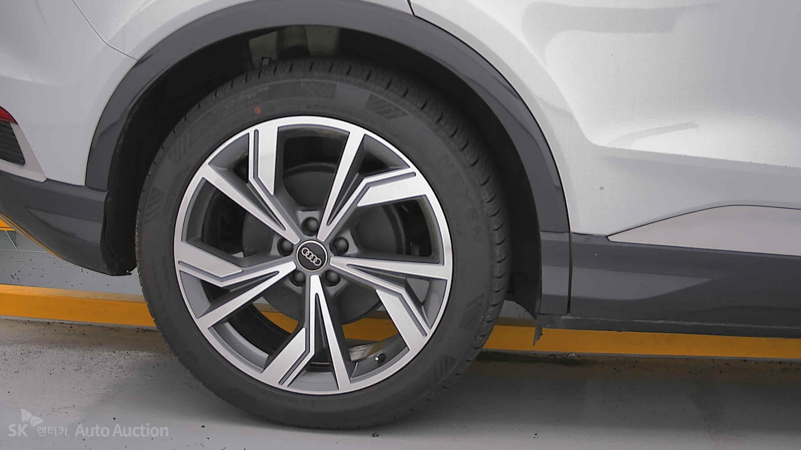2022 - audi q4