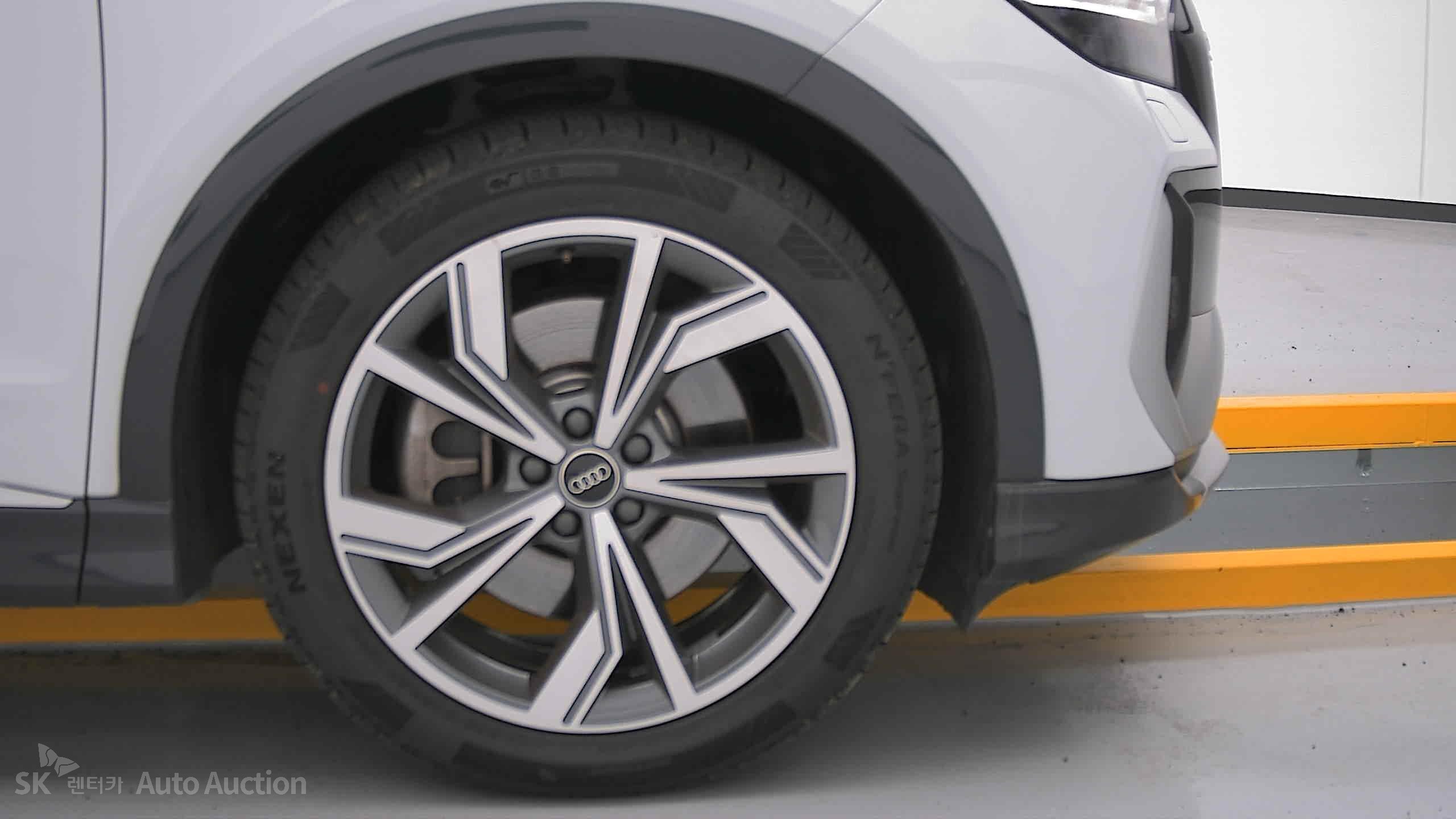 2022 - audi q4