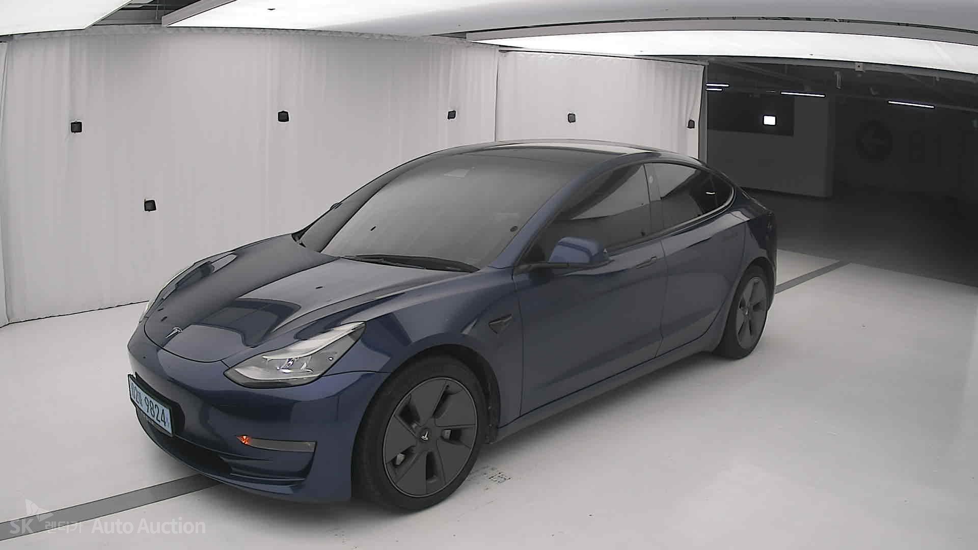 2022 - tesla model 3