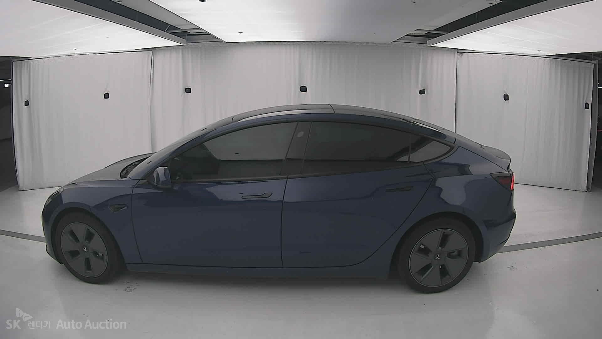 2022 - tesla model 3