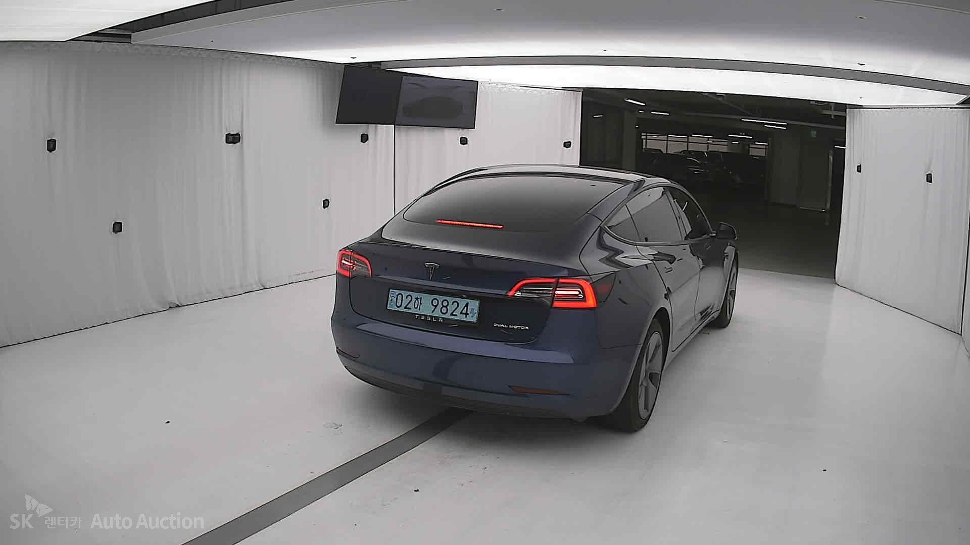 2022 - tesla model 3