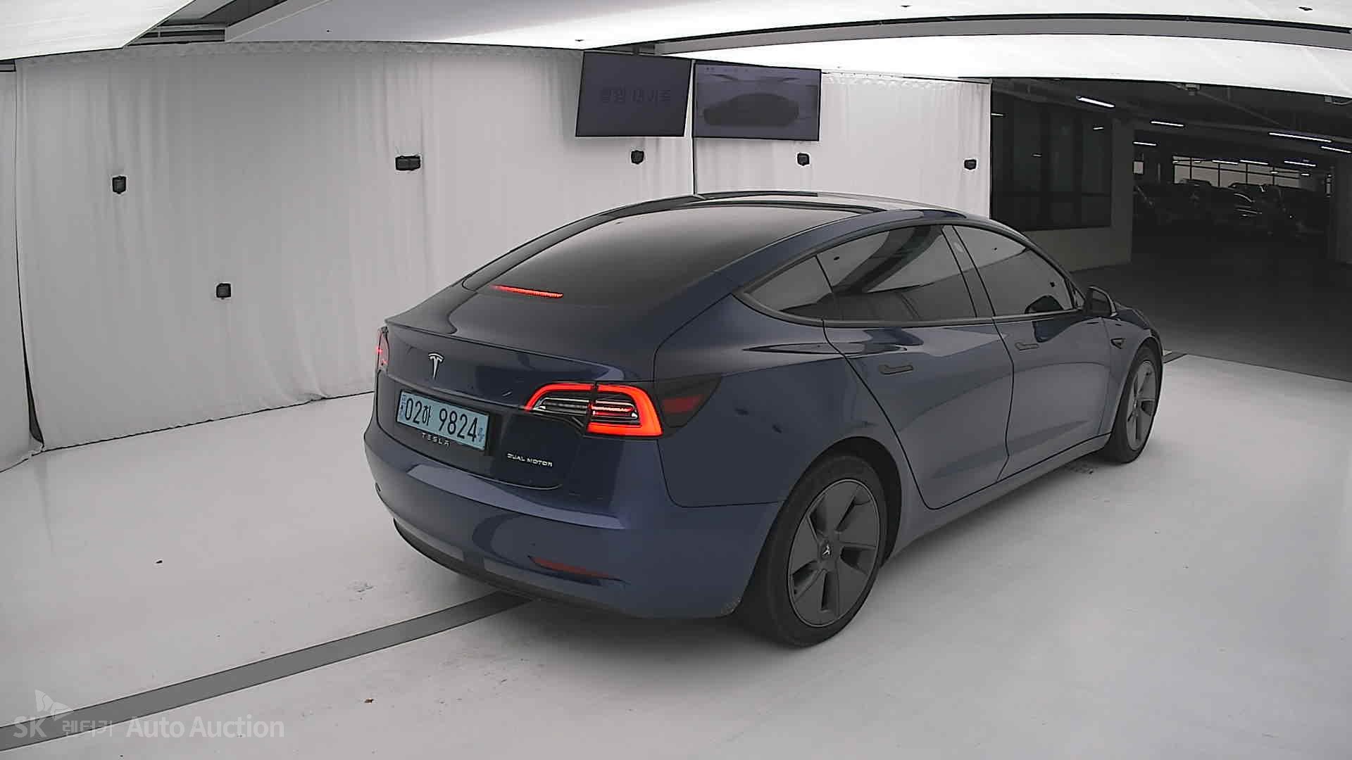 2022 - tesla model 3
