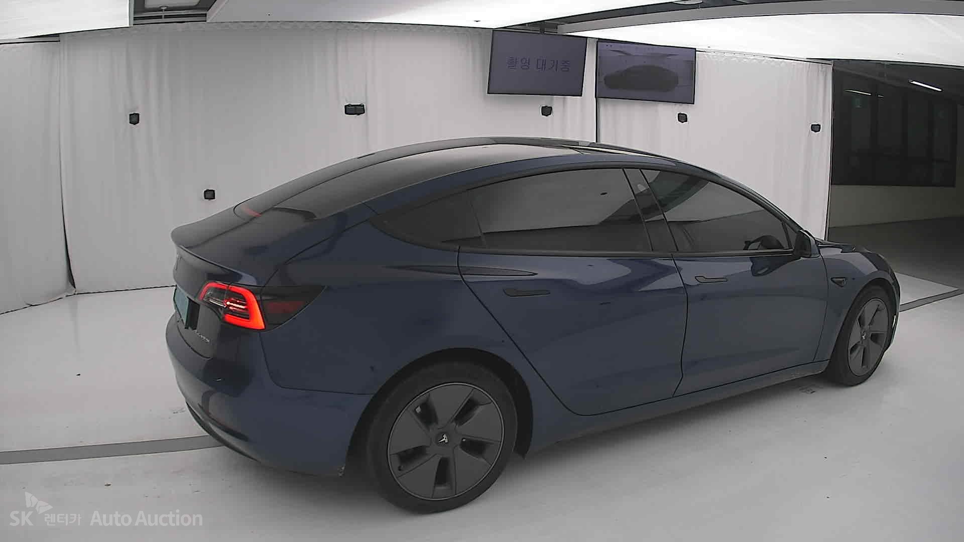 2022 - tesla model 3