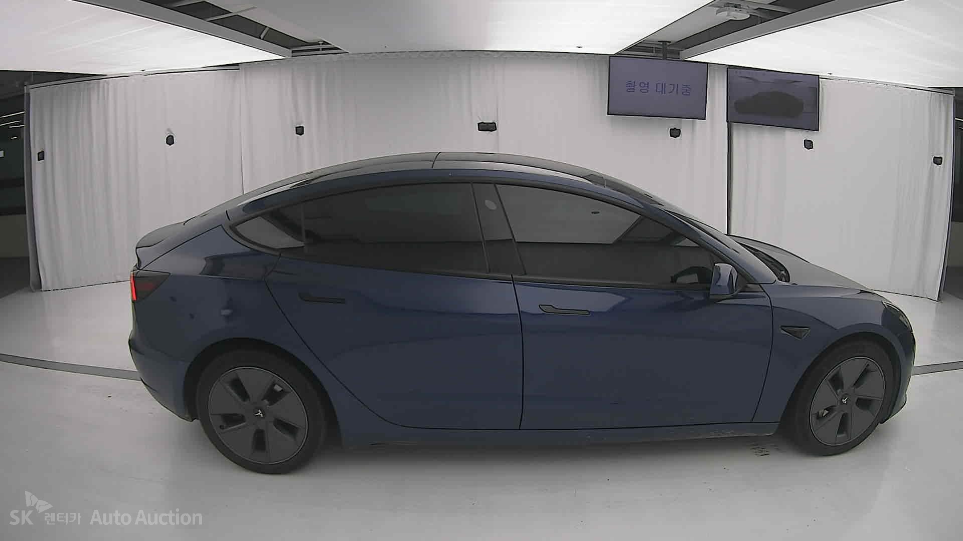 2022 - tesla model 3