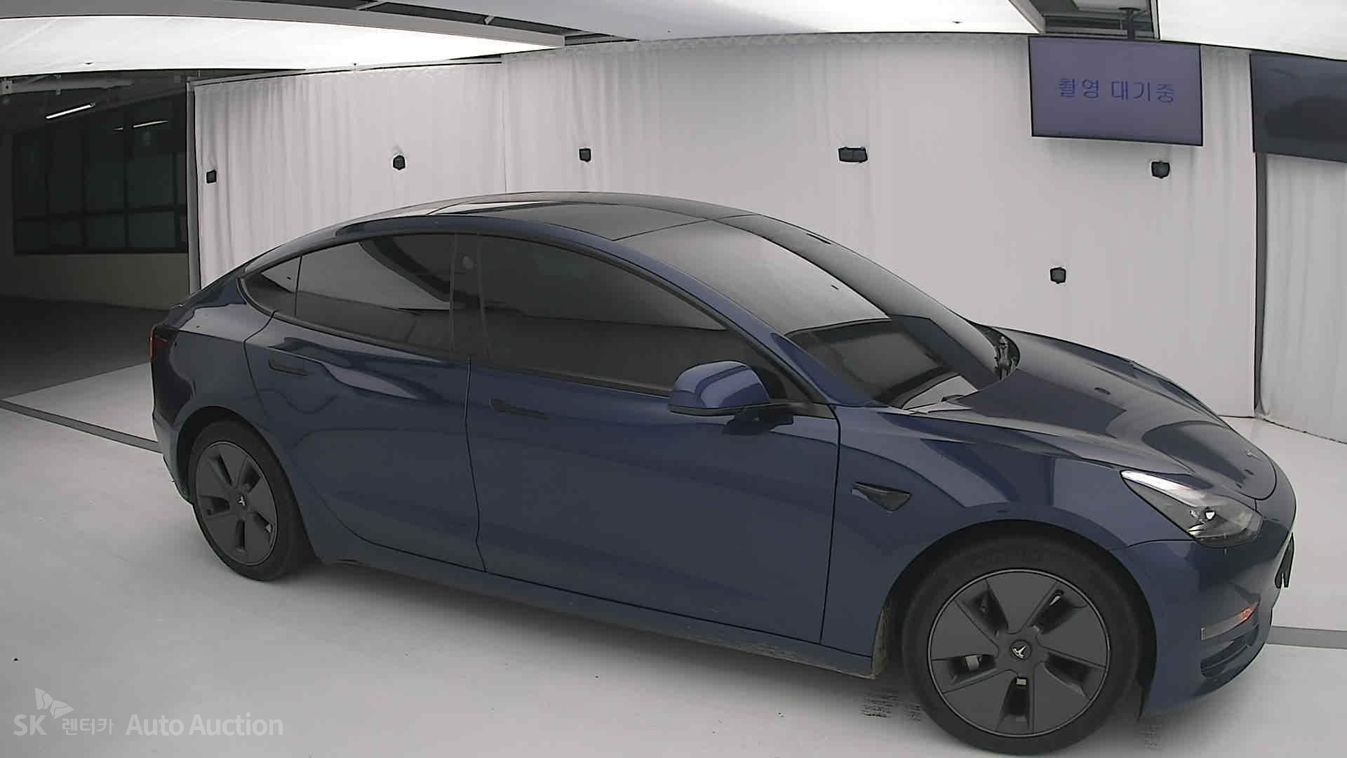 2022 - tesla model 3