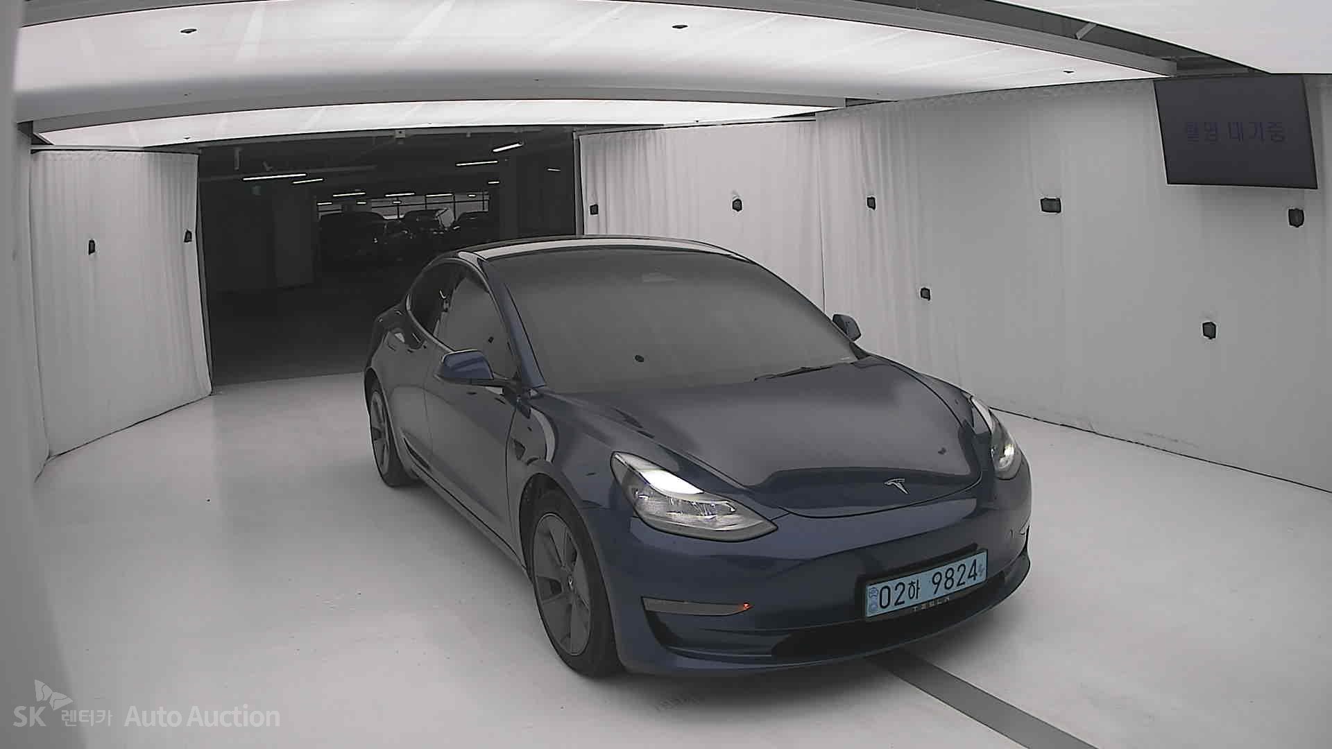 2022 - tesla model 3