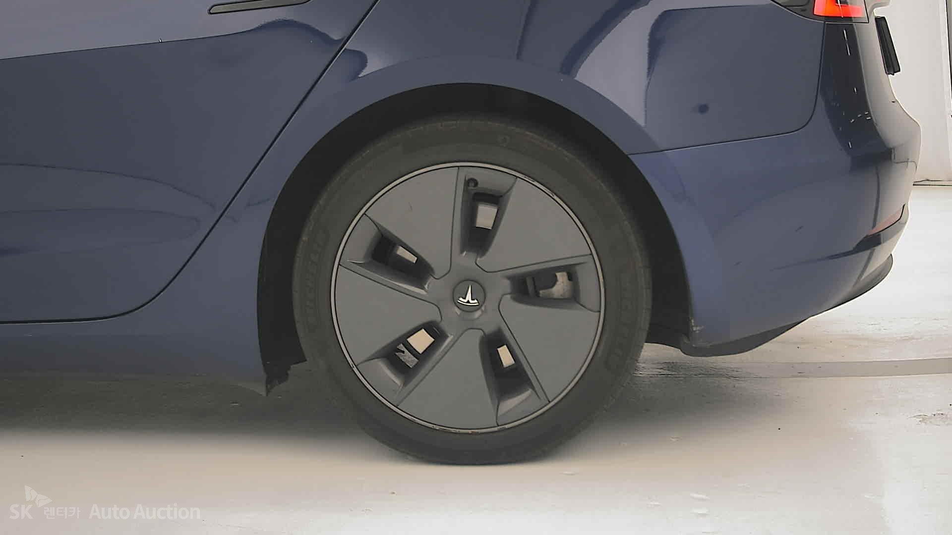 2022 - tesla model 3