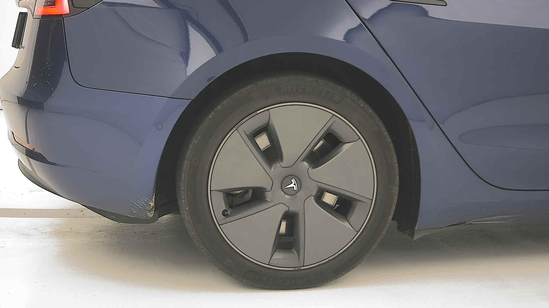 2022 - tesla model 3