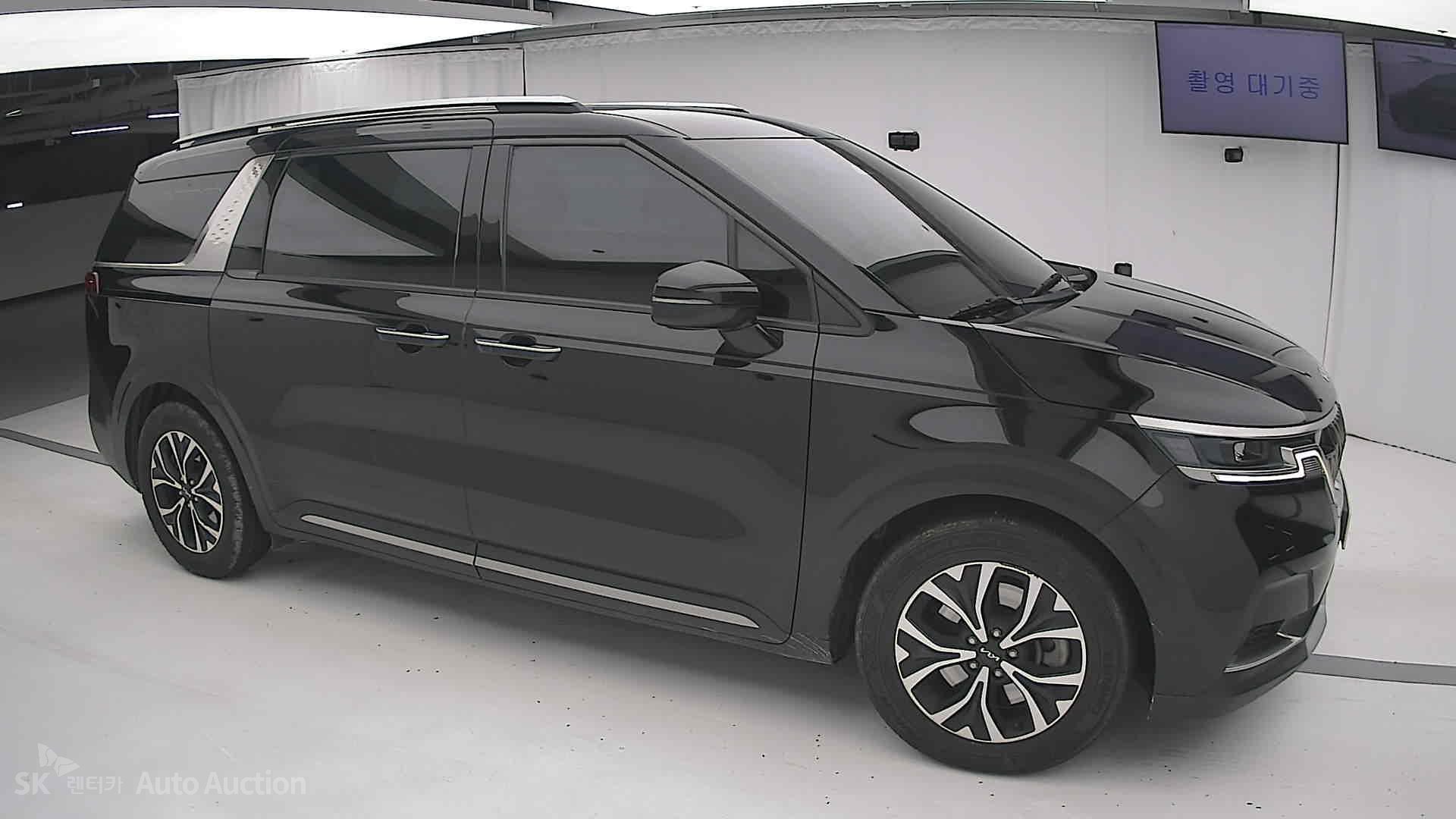2023 - kia carnival