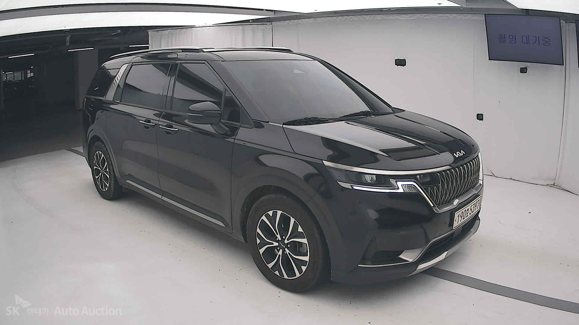 2023 - kia carnival