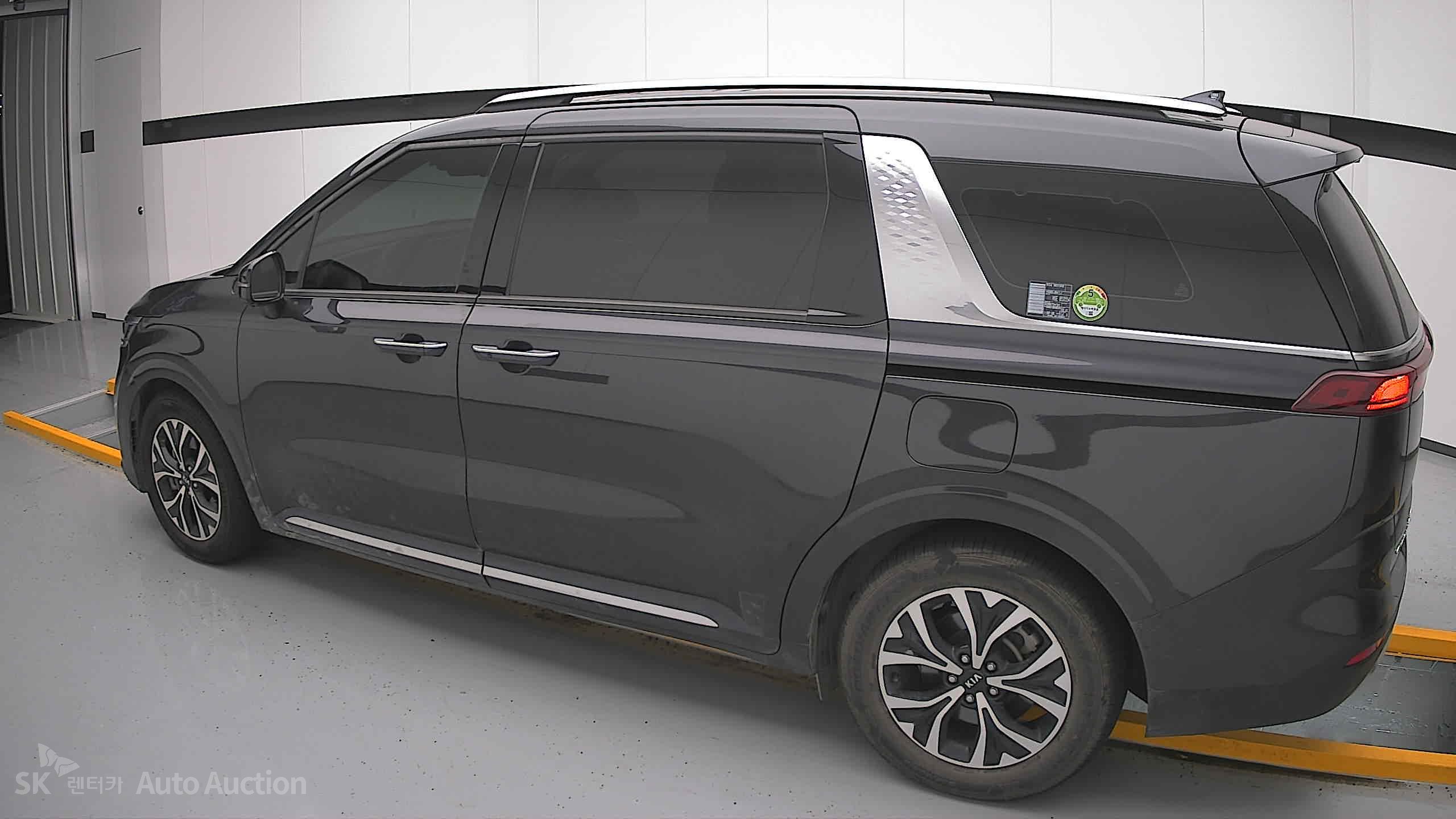 2021 - kia carnival