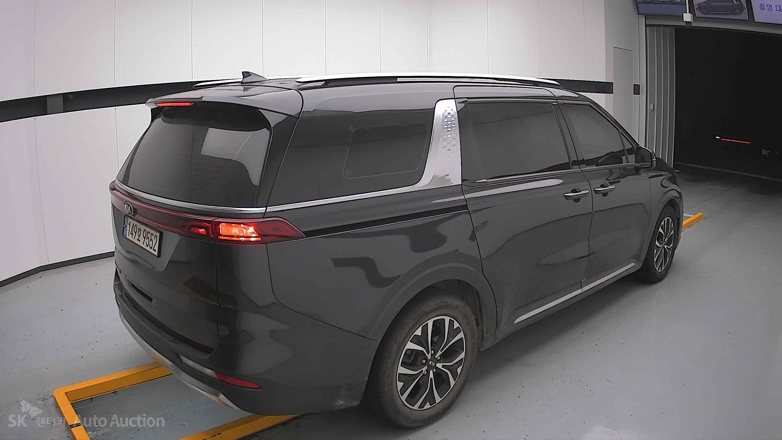 2021 - kia carnival
