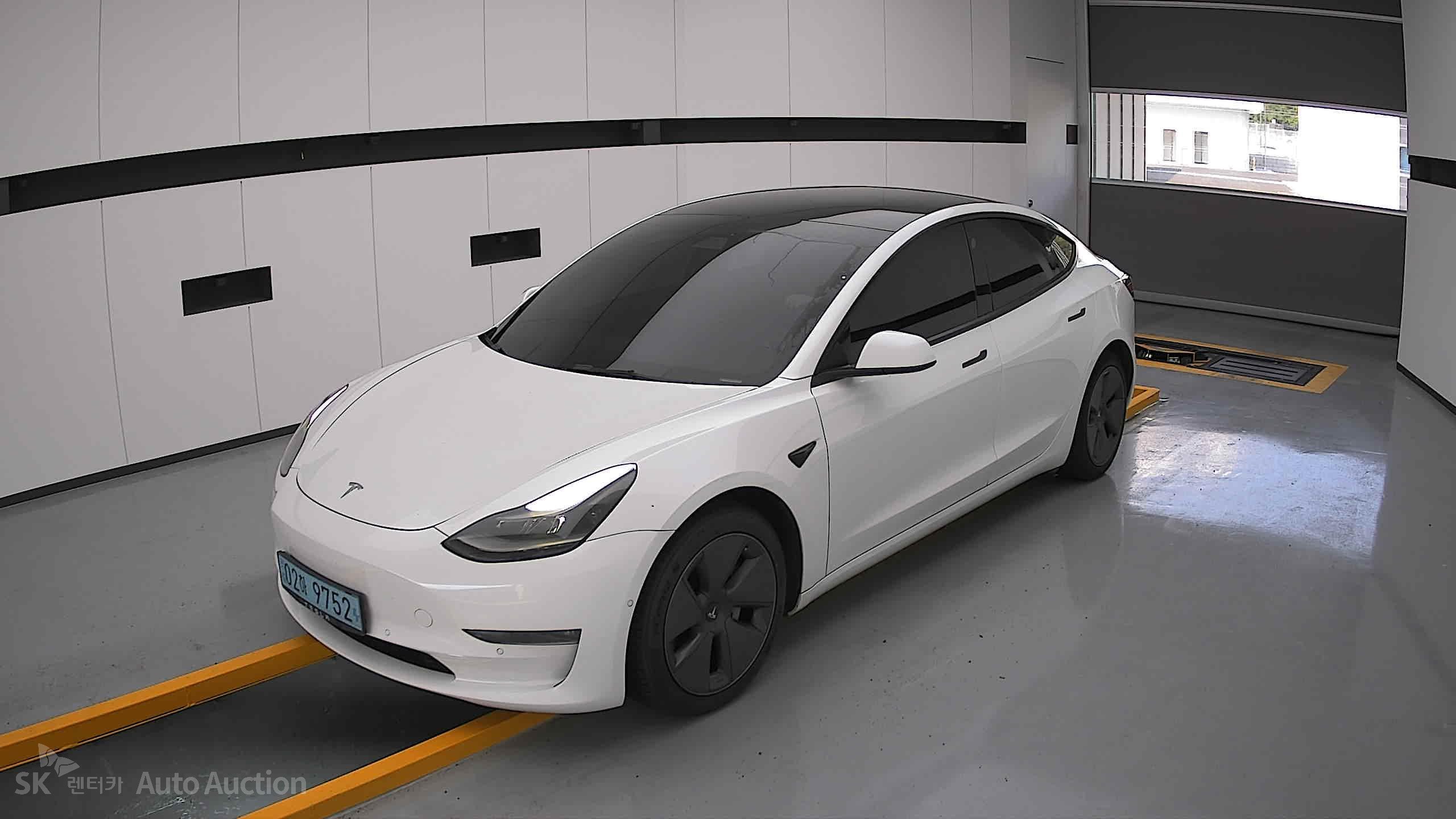 2022 - tesla model 3