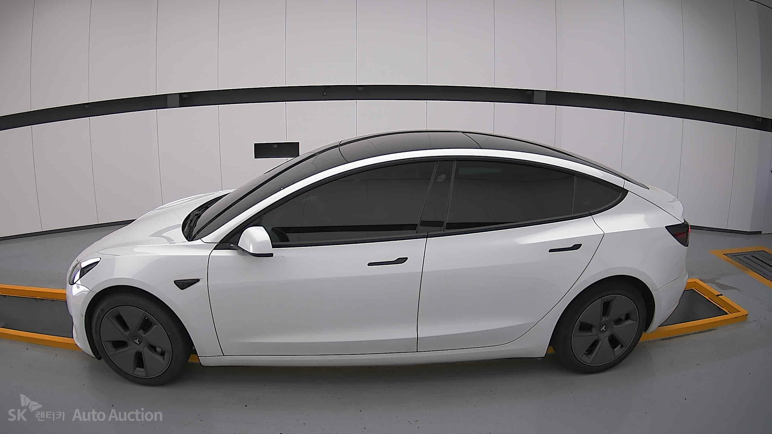 2022 - tesla model 3