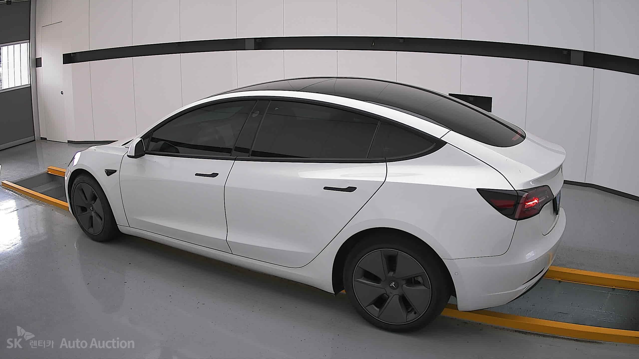 2022 - tesla model 3