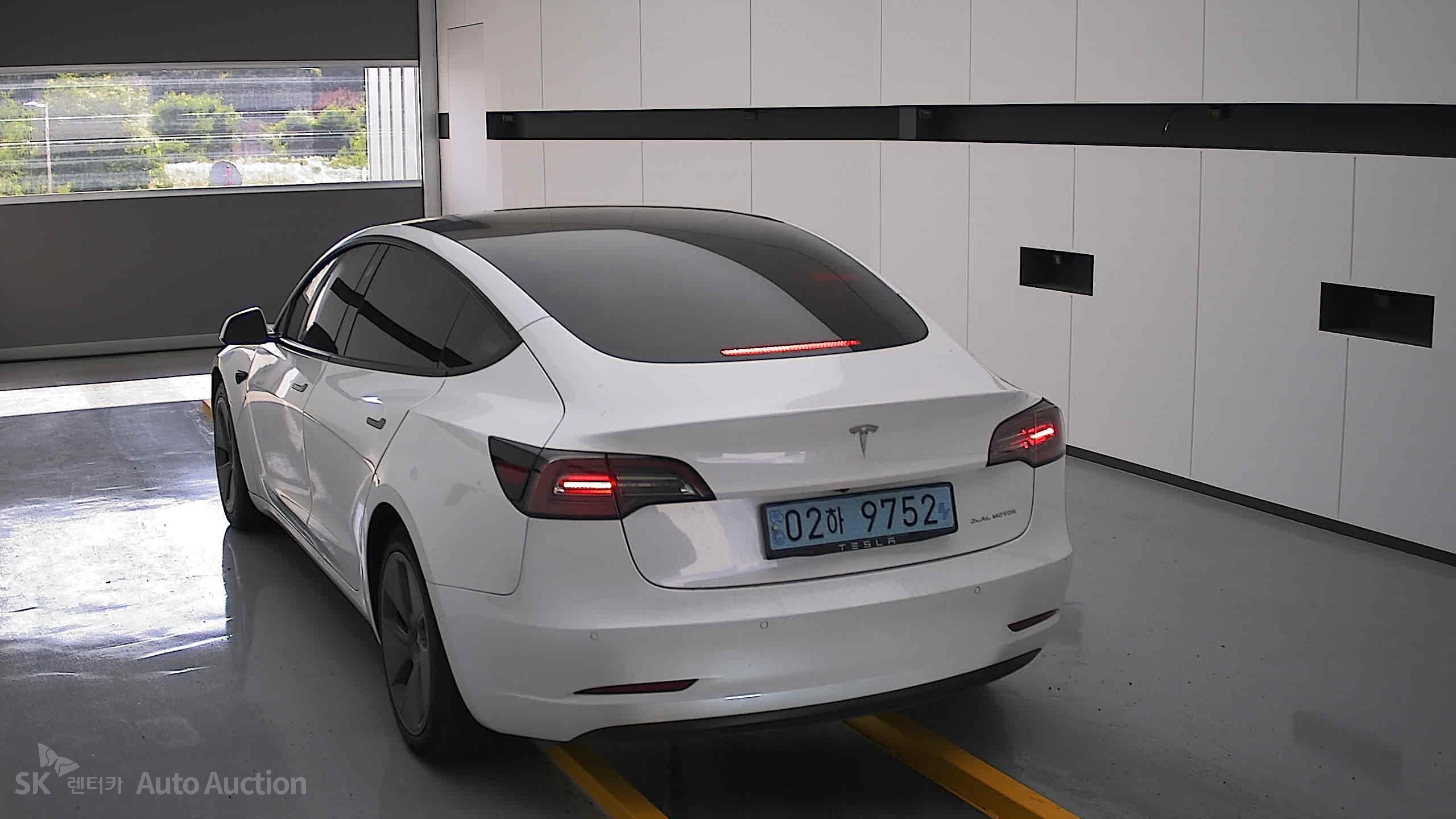 2022 - tesla model 3