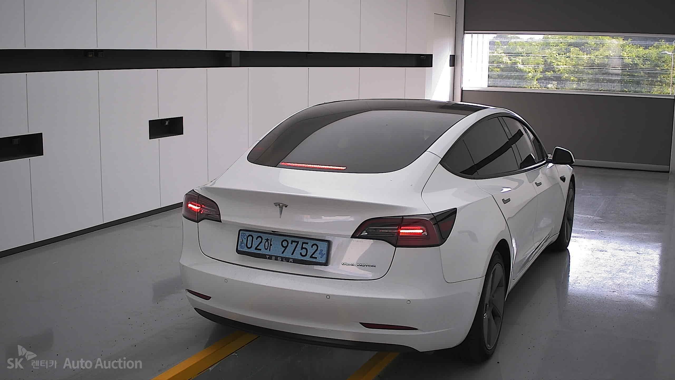 2022 - tesla model 3