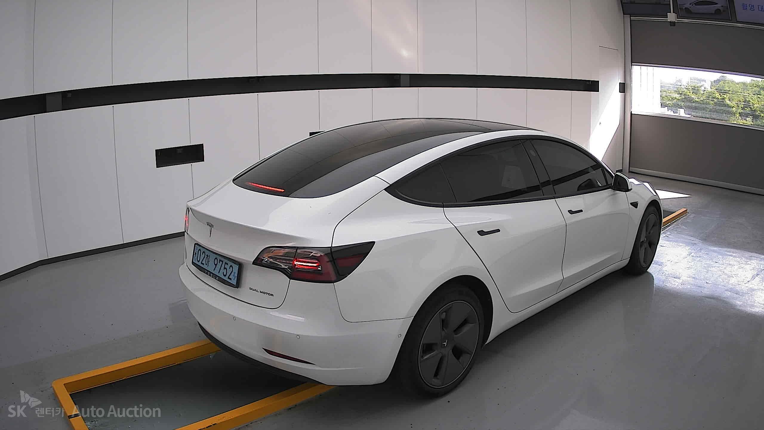 2022 - tesla model 3