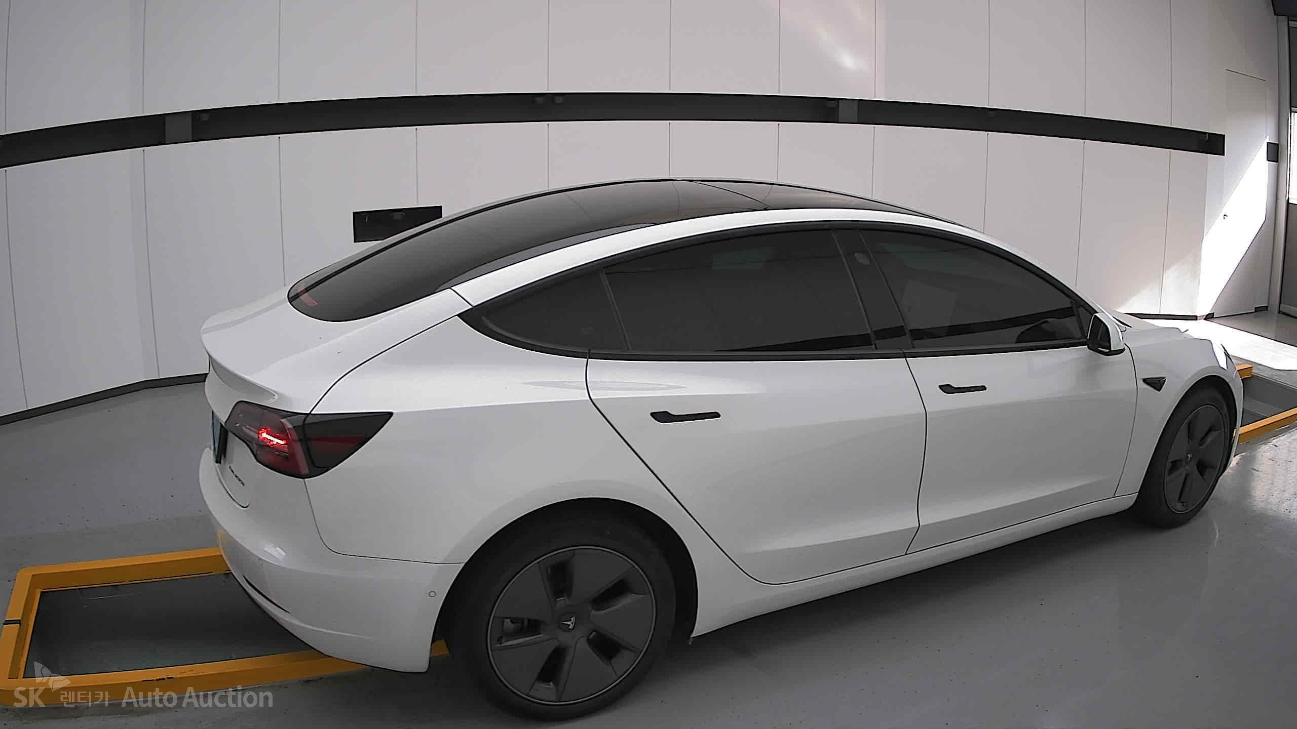 2022 - tesla model 3