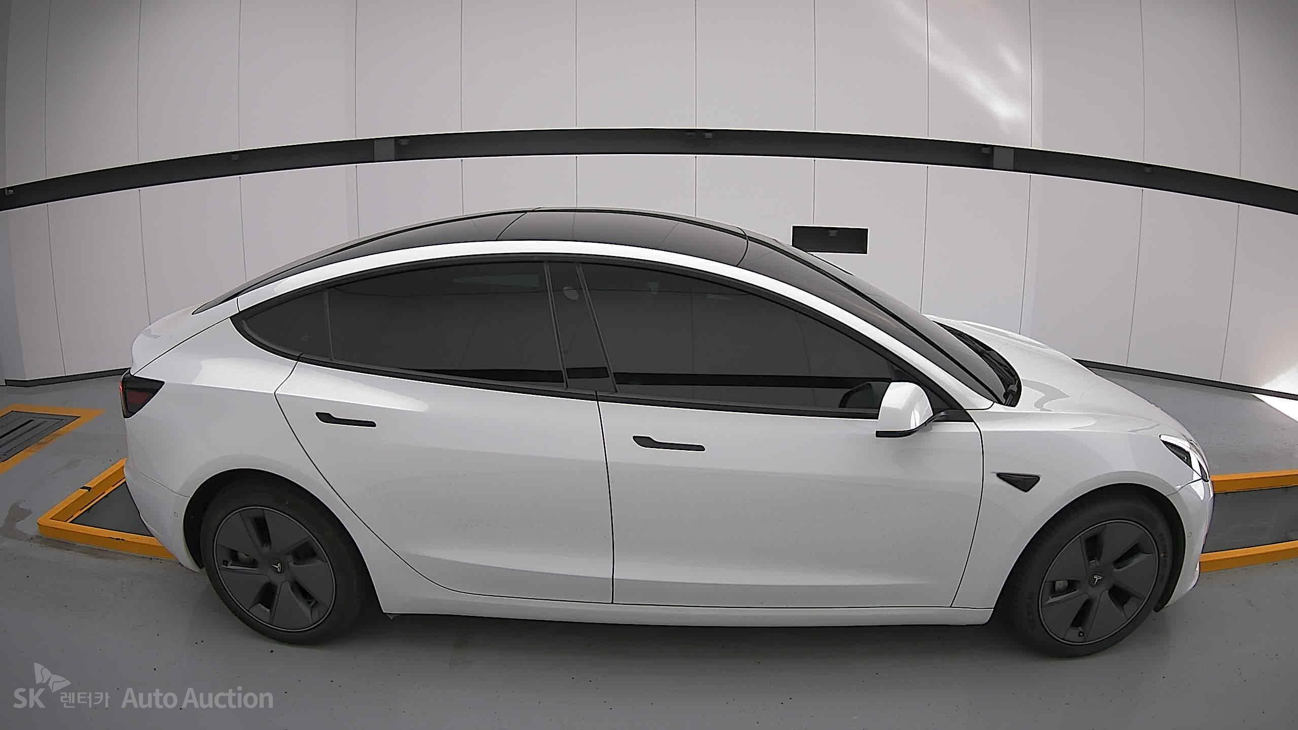 2022 - tesla model 3
