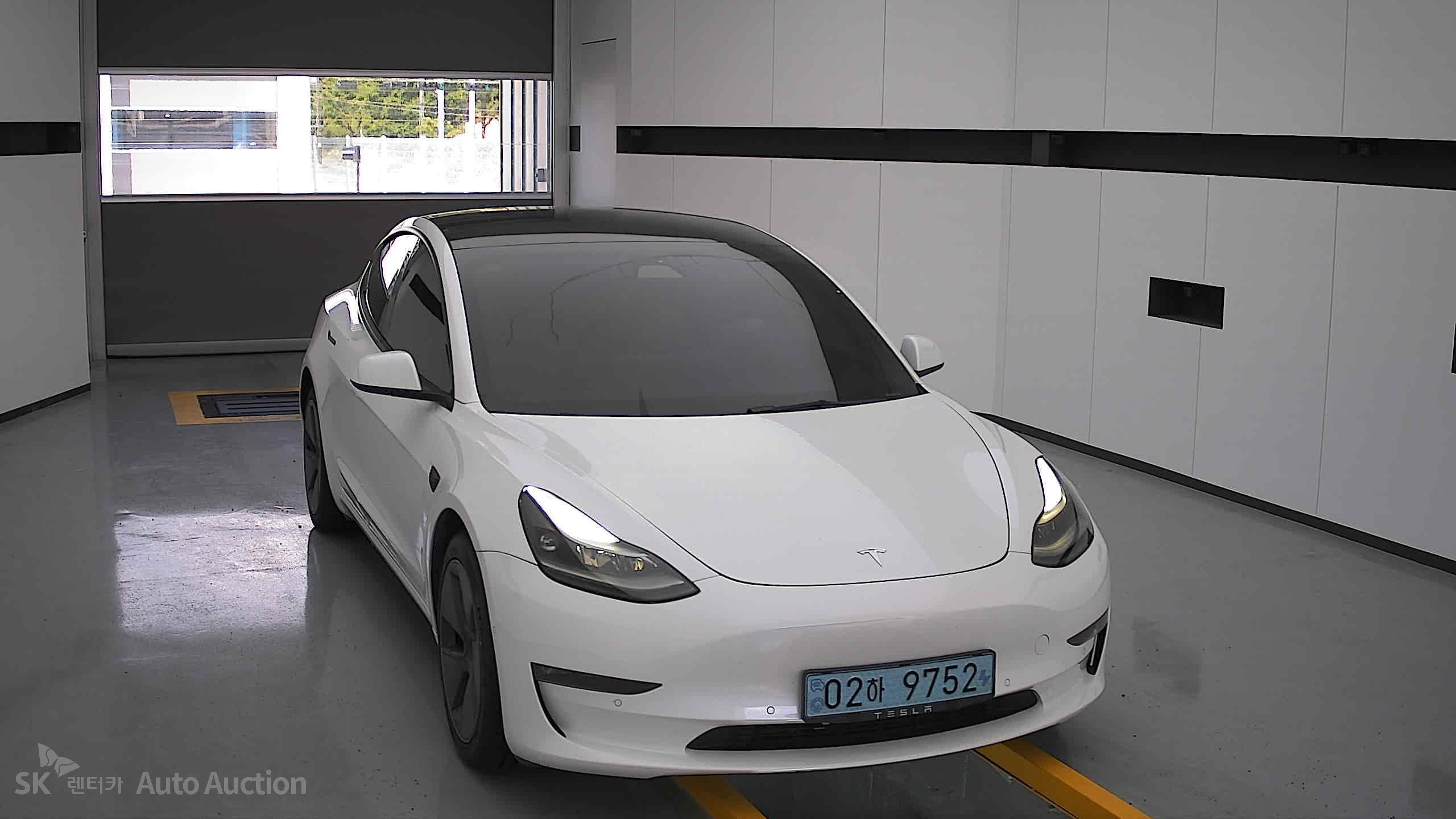 2022 - tesla model 3