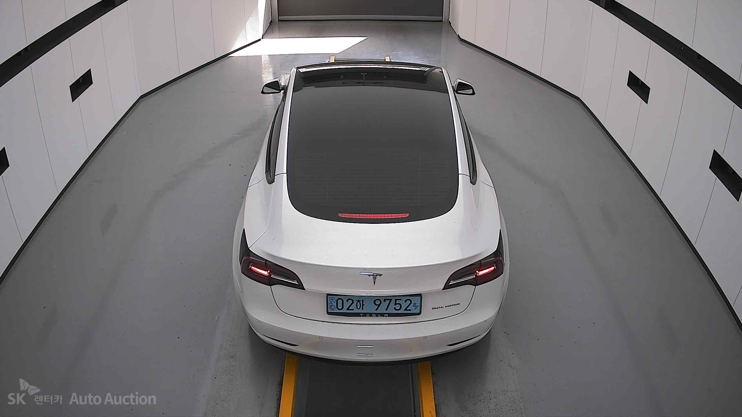 2022 - tesla model 3