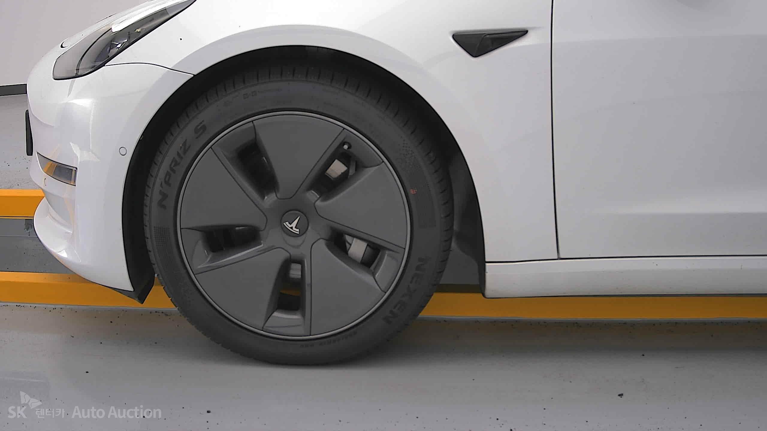 2022 - tesla model 3