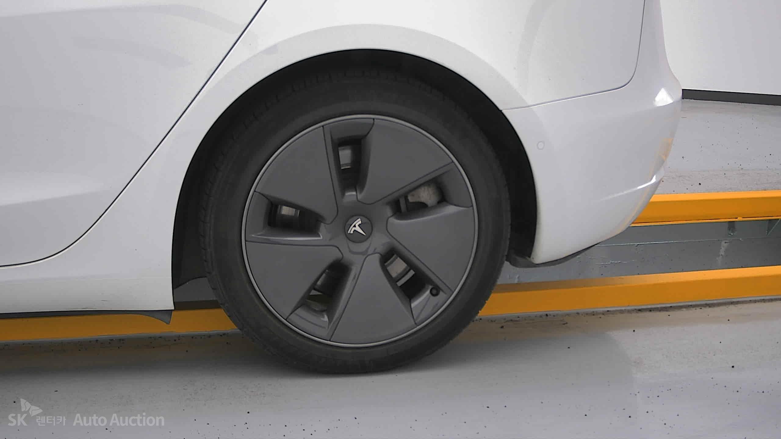 2022 - tesla model 3