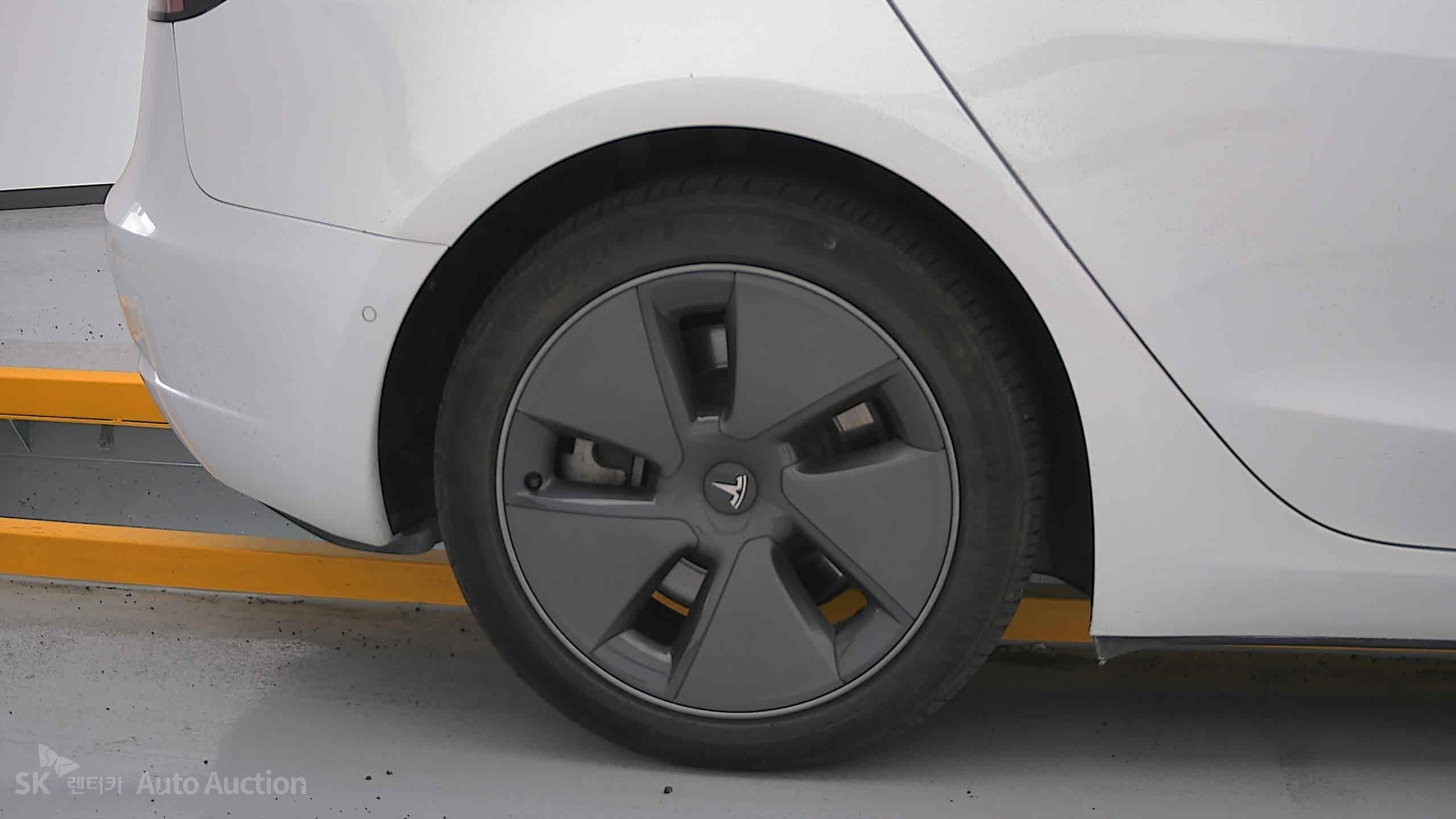 2022 - tesla model 3