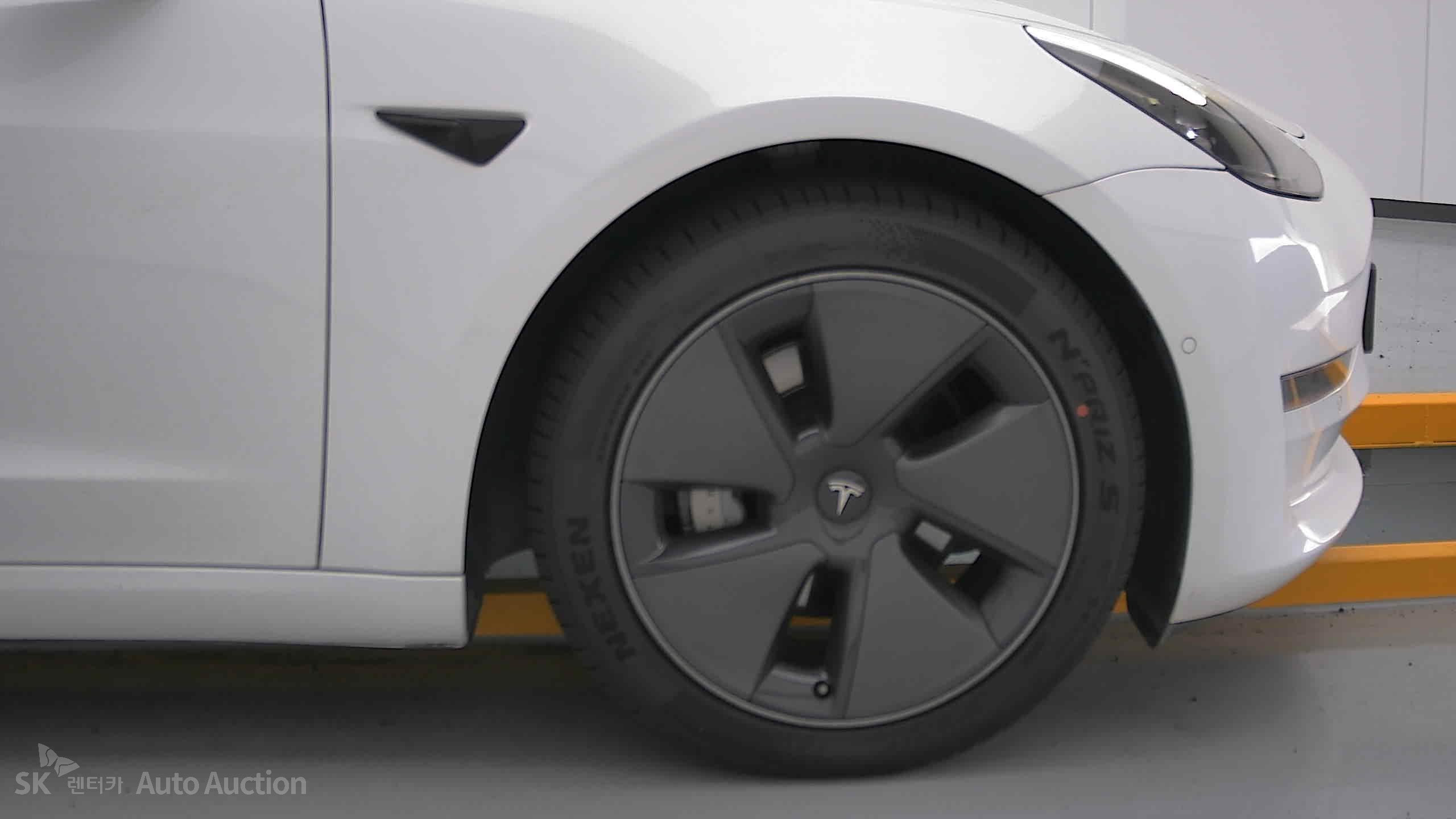 2022 - tesla model 3