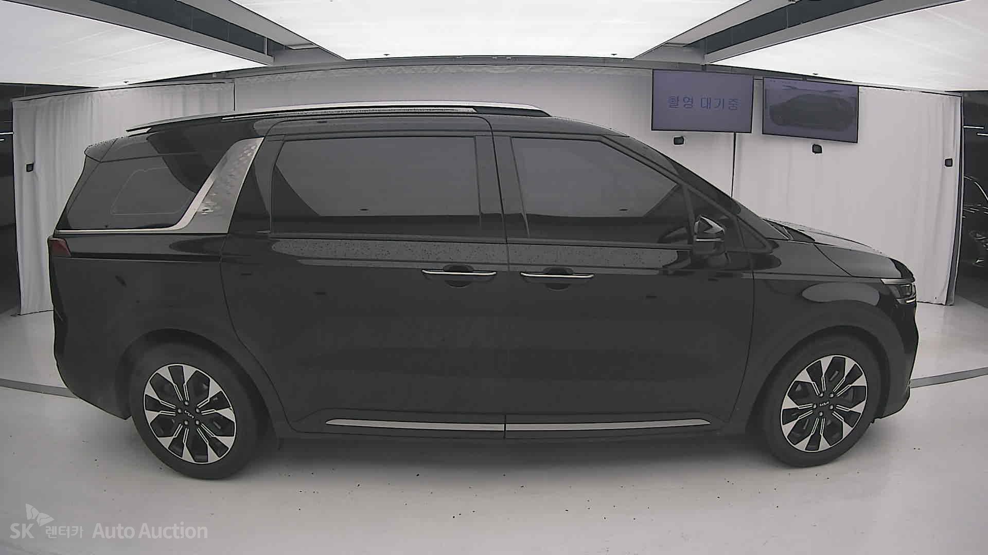 2022 - kia carnival