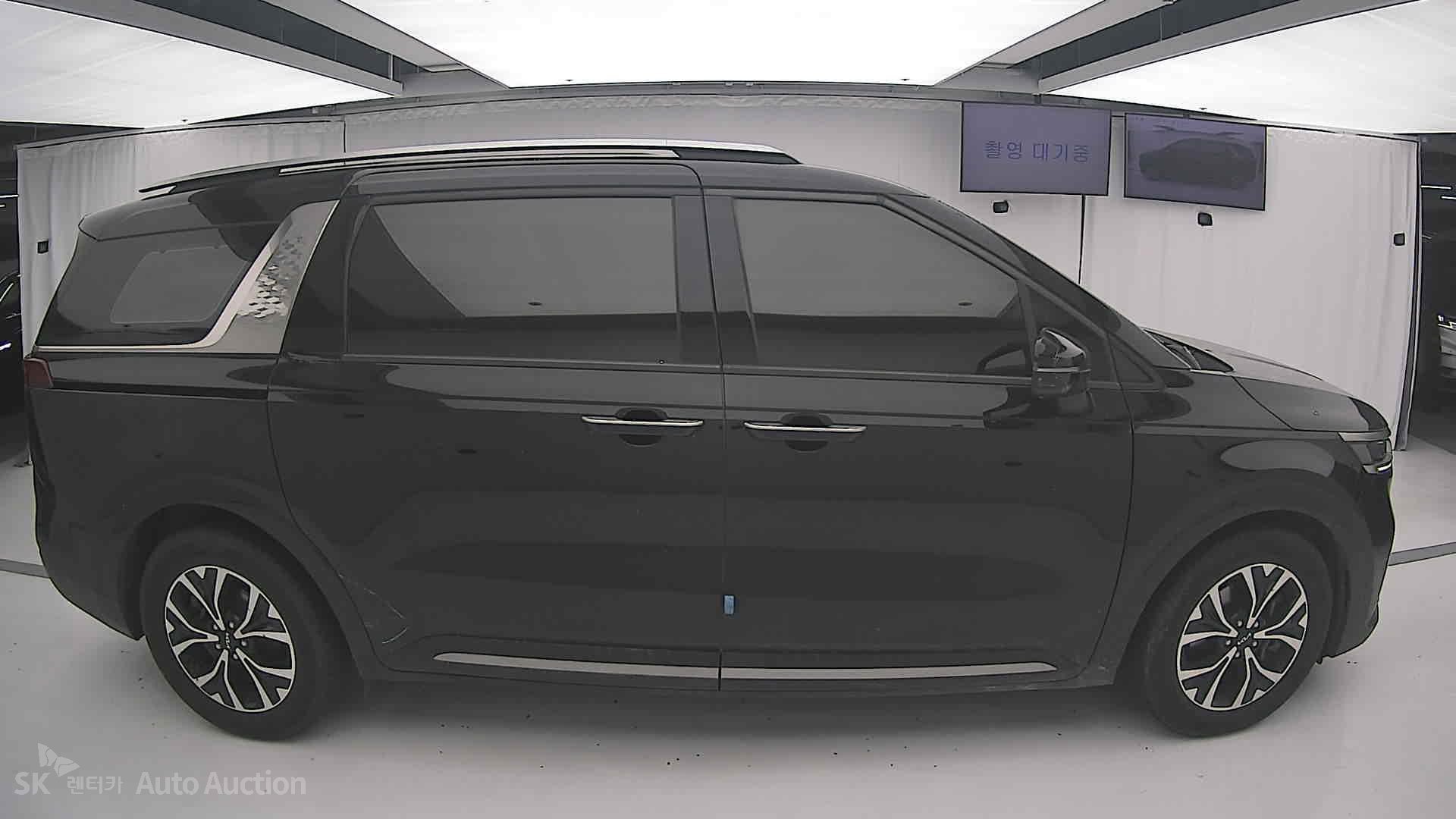 2023 - kia carnival